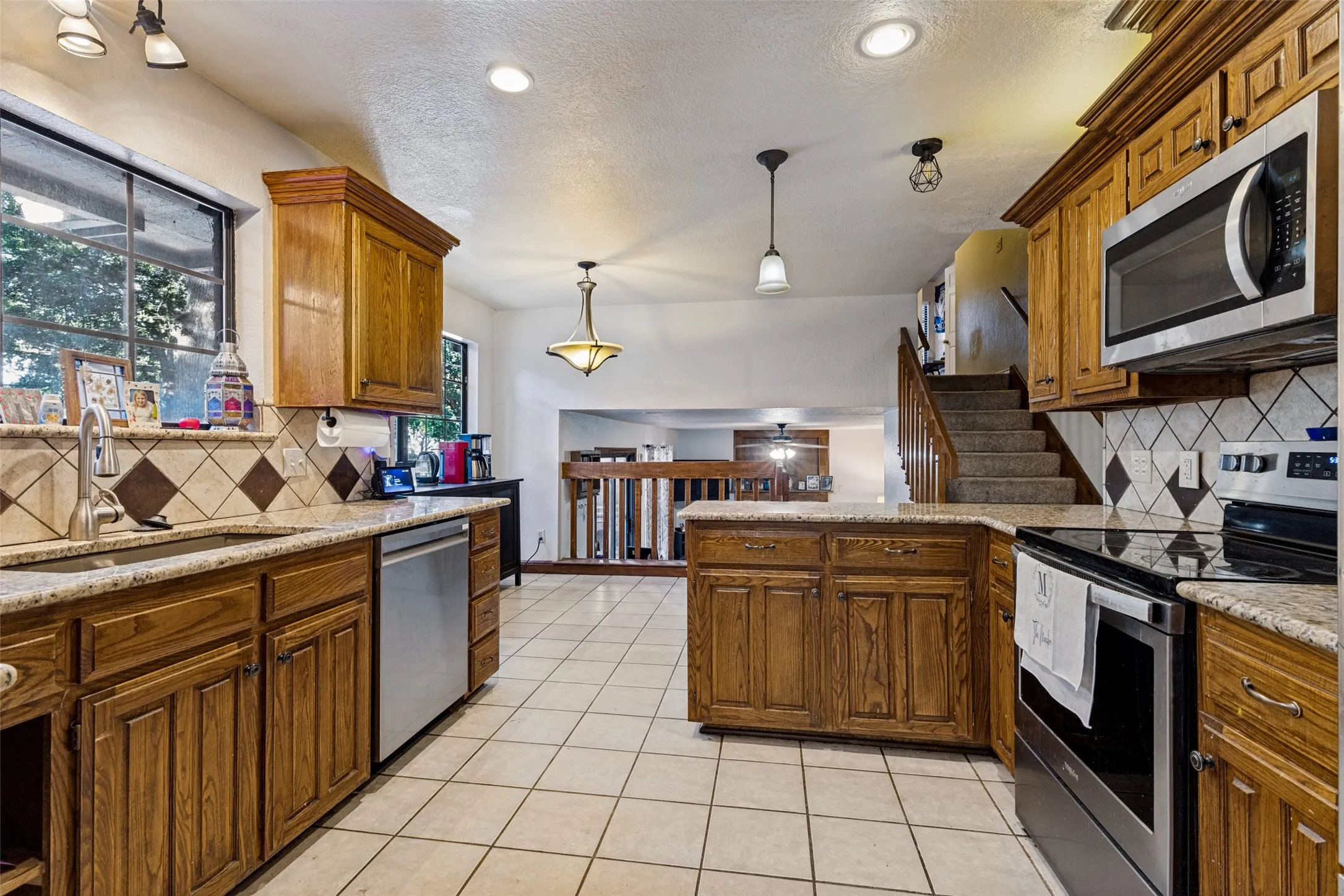 Single Family Residence For Sale in Tarrant County , 3403 Mckamy Oaks Trail, Arlington, Texas 76017, 4 Bedroom, 3 Bathroom, 2 Garage spaces, 2,661 Sqft, built in 1984, mls#21412406, Real Estate Agent in Arlington, Homes For Sale in Tarrant county, Homes For Sale in Arlington, Realtor in Arlington Texas, Real Estate Brokerage Independent Realty Texas, Luminita Cordes Realtor