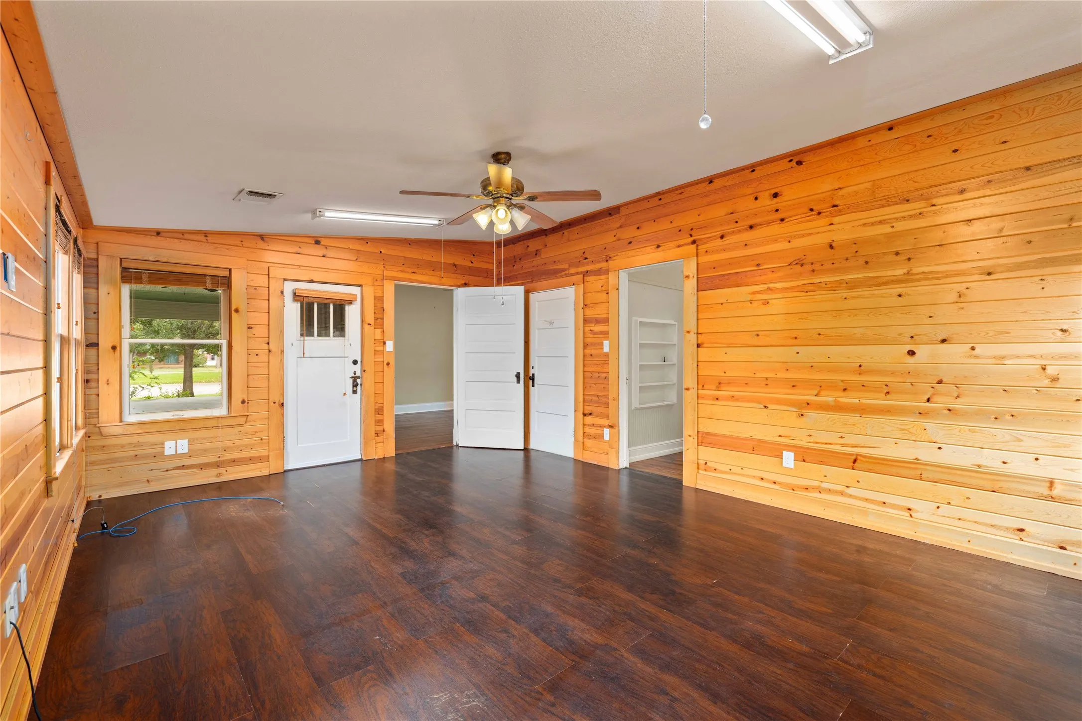 Single Family Residence For Sale in Brown County , 1700 Vincent, Brownwood, Texas 76801, 3 Bedroom, 2 Bathroom, 2 Garage spaces, 2,503 Sqft, built in 1905, mls#21412418, Real Estate Agent in Brownwood, Homes For Sale in Brown county, Homes For Sale in Brownwood, Realtor in Brownwood Texas, Real Estate Brokerage Independent Realty Texas, Luminita Cordes Realtor
