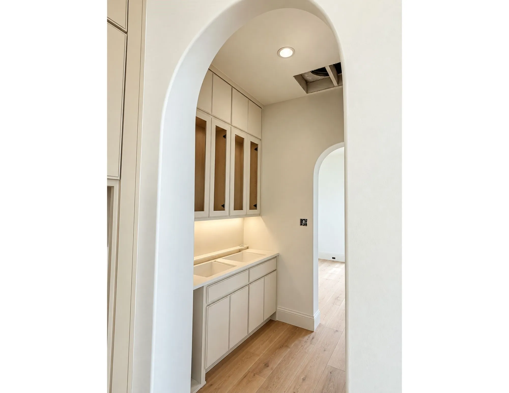 Single Family Residence For Sale in Dallas County , 6803 Kenwell Street, Dallas, Texas 75209, 5 Bedroom, 6 Bathroom, 2 Garage spaces, 4,518 Sqft, built in 1947, mls#21412410, Real Estate Agent in Dallas, Homes For Sale in Dallas county, Homes For Sale in Dallas, Realtor in Dallas Texas, Real Estate Brokerage Independent Realty Texas, Luminita Cordes Realtor
