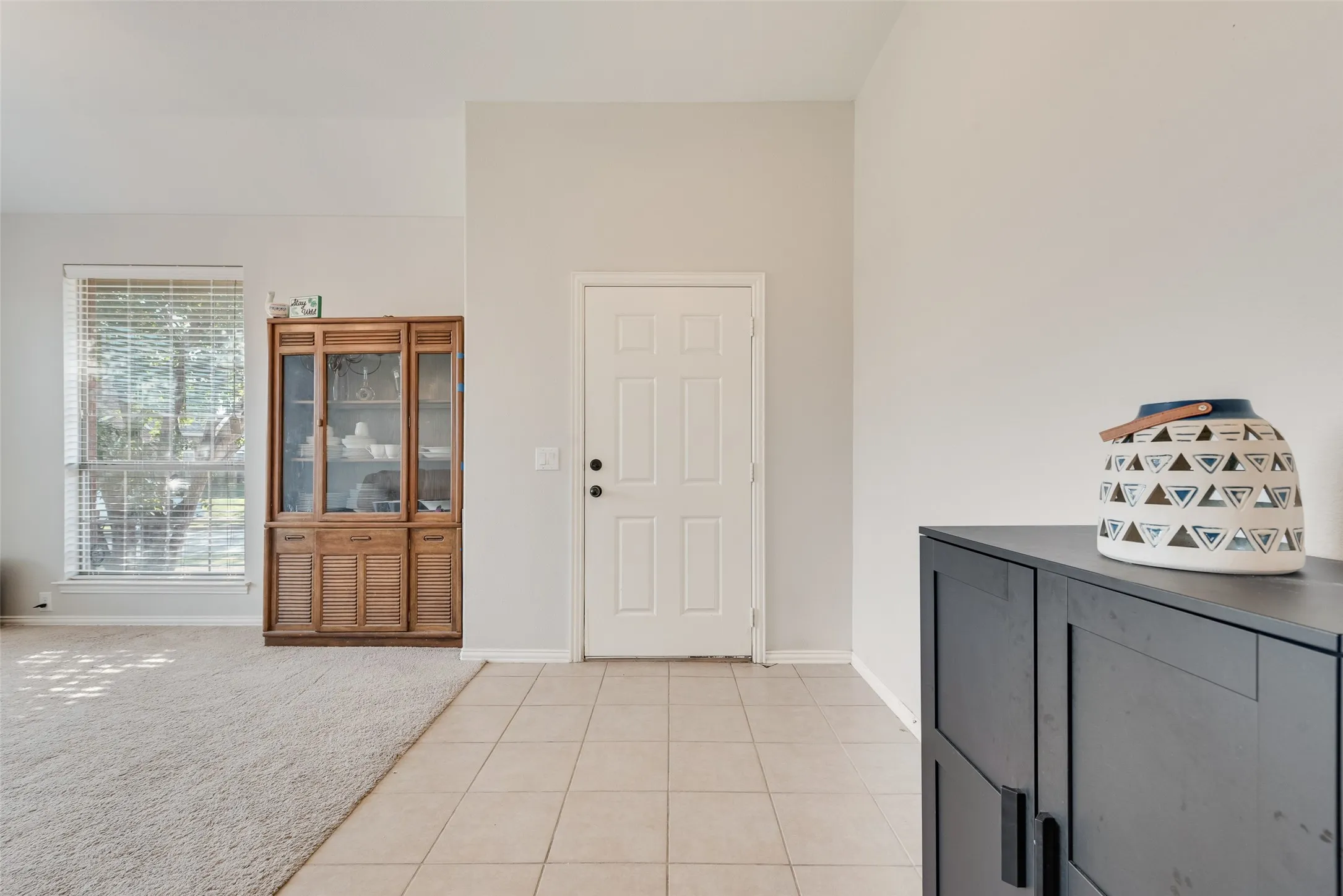 Entryway that opens into the formal dining area that can also be used as a sitting area!