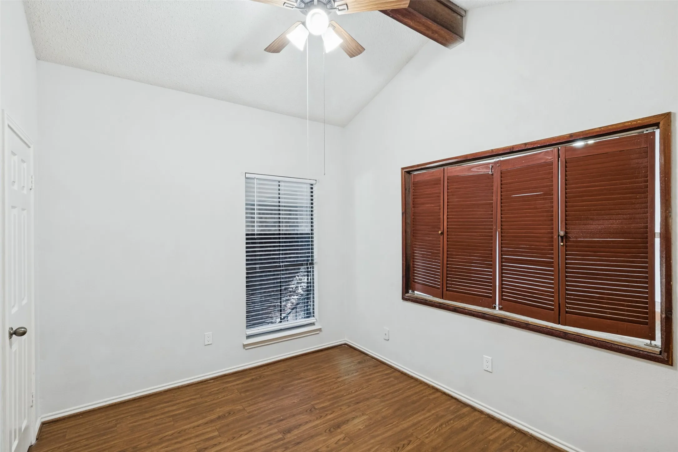 Condominium For Sale in Dallas County , 9254 Forest Lane 812, Dallas, Texas 75243, 2 Bedroom, 1 Bathroom, Garage spaces, 912 Sqft, built in 1983, mls#21333511, Real Estate Agent in Dallas, Homes For Sale in Dallas county, Homes For Sale in Dallas, Realtor in Dallas Texas, Real Estate Brokerage Independent Realty Texas, Luminita Cordes Realtor