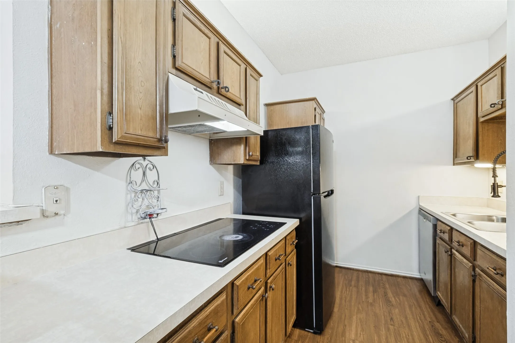 Condominium For Sale in Dallas County , 9254 Forest Lane 812, Dallas, Texas 75243, 2 Bedroom, 1 Bathroom, Garage spaces, 912 Sqft, built in 1983, mls#21333511, Real Estate Agent in Dallas, Homes For Sale in Dallas county, Homes For Sale in Dallas, Realtor in Dallas Texas, Real Estate Brokerage Independent Realty Texas, Luminita Cordes Realtor