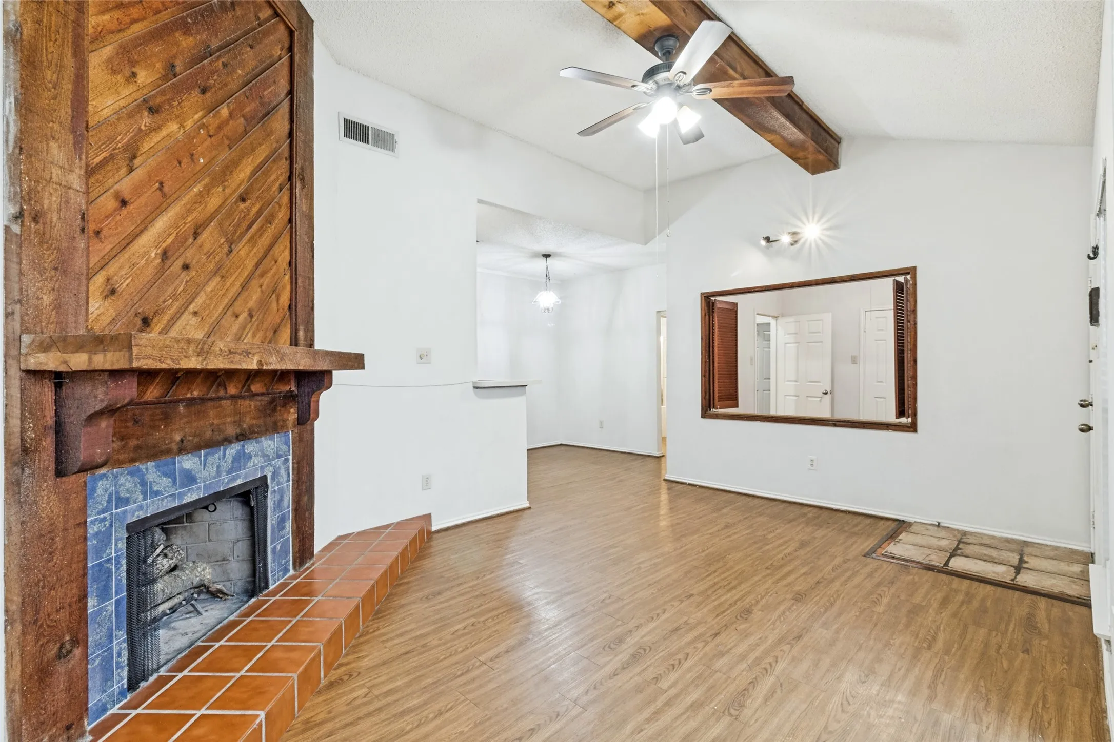 Condominium For Sale in Dallas County , 9254 Forest Lane 812, Dallas, Texas 75243, 2 Bedroom, 1 Bathroom, Garage spaces, 912 Sqft, built in 1983, mls#21333511, Real Estate Agent in Dallas, Homes For Sale in Dallas county, Homes For Sale in Dallas, Realtor in Dallas Texas, Real Estate Brokerage Independent Realty Texas, Luminita Cordes Realtor