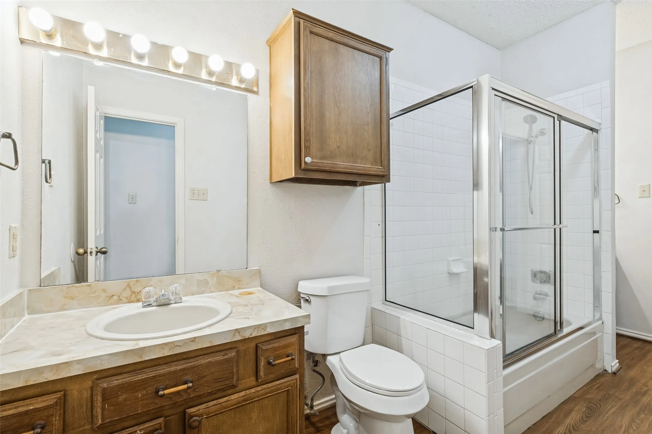 Condominium For Sale in Dallas County , 9254 Forest Lane 812, Dallas, Texas 75243, 2 Bedroom, 1 Bathroom, Garage spaces, 912 Sqft, built in 1983, mls#21333511, Real Estate Agent in Dallas, Homes For Sale in Dallas county, Homes For Sale in Dallas, Realtor in Dallas Texas, Real Estate Brokerage Independent Realty Texas, Luminita Cordes Realtor
