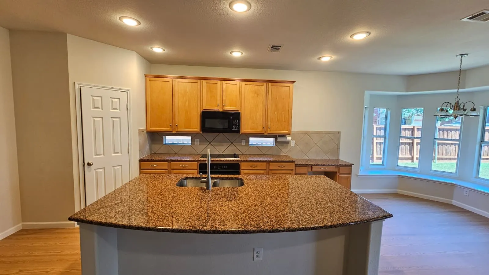 Single Family Residence For Rent in Tarrant County , 5236 Hilcroft Road, Fort Worth, Texas 76244, 4 Bedroom, 3 Bathroom, 2 Garage spaces, 2,846 Sqft, built in 2006, mls#21412463, Real Estate Agent in Fort Worth, Homes For Rent in Tarrant county, Homes For Rent in Fort Worth, Realtor in Fort Worth Texas, Real Estate Brokerage Independent Realty Texas, Luminita Cordes Realtor