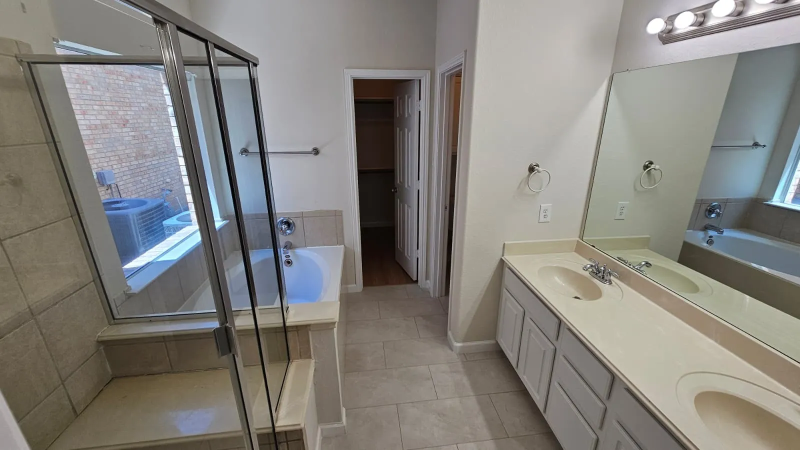Single Family Residence For Rent in Tarrant County , 5236 Hilcroft Road, Fort Worth, Texas 76244, 4 Bedroom, 3 Bathroom, 2 Garage spaces, 2,846 Sqft, built in 2006, mls#21412463, Real Estate Agent in Fort Worth, Homes For Rent in Tarrant county, Homes For Rent in Fort Worth, Realtor in Fort Worth Texas, Real Estate Brokerage Independent Realty Texas, Luminita Cordes Realtor