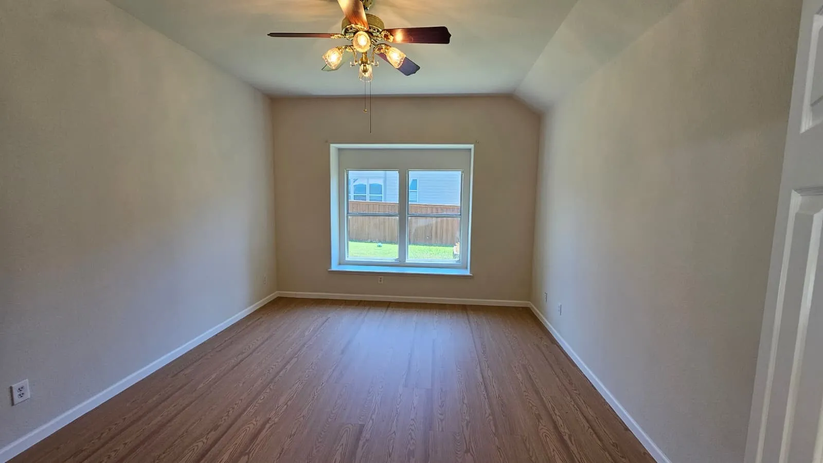 Single Family Residence For Rent in Tarrant County , 5236 Hilcroft Road, Fort Worth, Texas 76244, 4 Bedroom, 3 Bathroom, 2 Garage spaces, 2,846 Sqft, built in 2006, mls#21412463, Real Estate Agent in Fort Worth, Homes For Rent in Tarrant county, Homes For Rent in Fort Worth, Realtor in Fort Worth Texas, Real Estate Brokerage Independent Realty Texas, Luminita Cordes Realtor