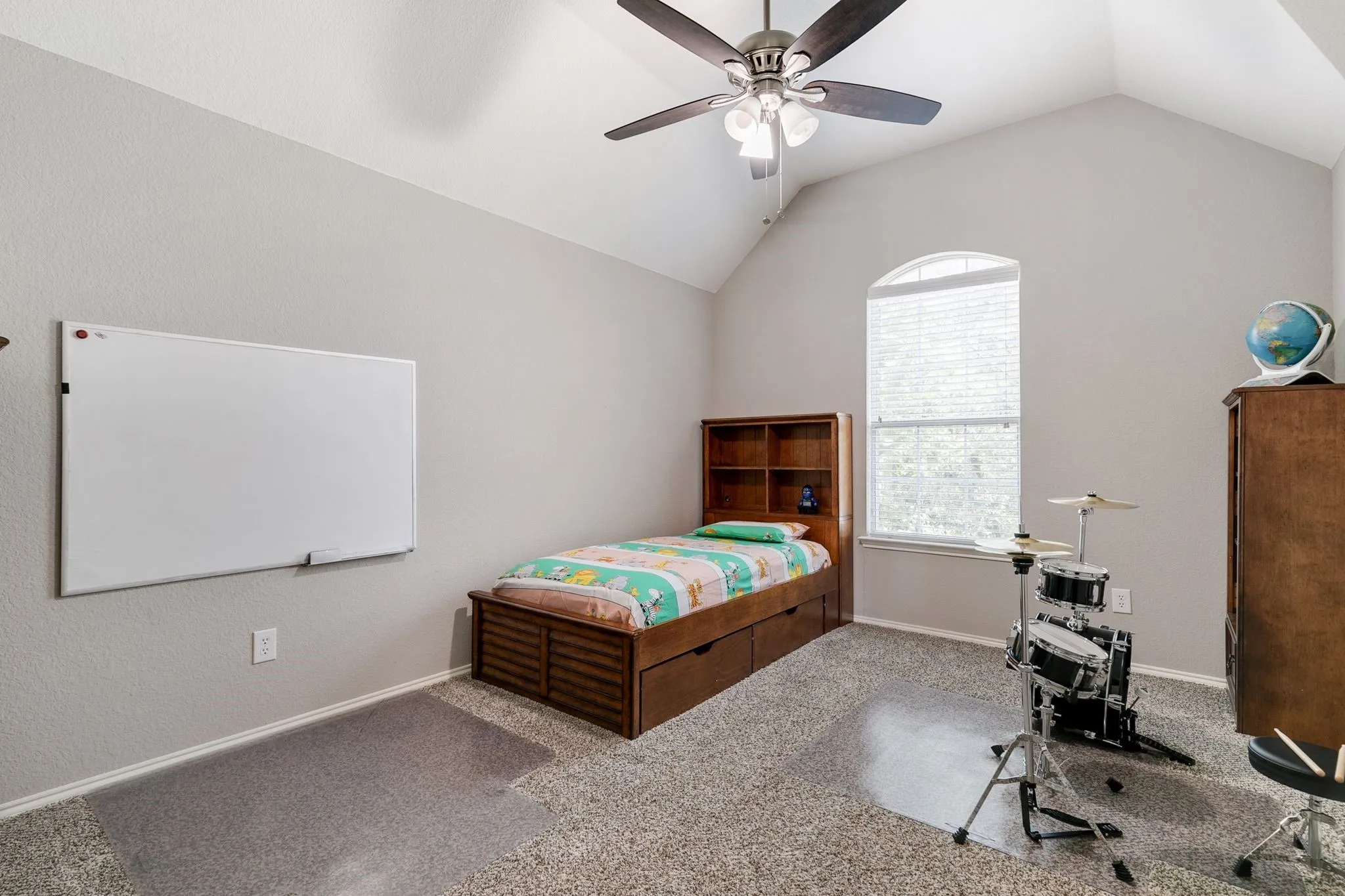 Single Family Residence For Rent in Denton County , 12415 Grayhawk Boulevard, Frisco, Texas 75033, 4 Bedroom, 4 Bathroom, 3 Garage spaces, 4,349 Sqft, built in 2006, mls#21394550, Real Estate Agent in Frisco, Homes For Rent in Denton county, Homes For Rent in Frisco, Realtor in Frisco Texas, Real Estate Brokerage Independent Realty Texas, Luminita Cordes Realtor
