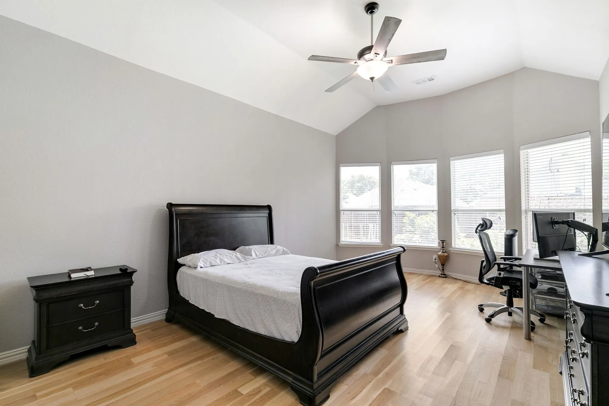 Single Family Residence For Rent in Denton County , 12415 Grayhawk Boulevard, Frisco, Texas 75033, 4 Bedroom, 4 Bathroom, 3 Garage spaces, 4,349 Sqft, built in 2006, mls#21394550, Real Estate Agent in Frisco, Homes For Rent in Denton county, Homes For Rent in Frisco, Realtor in Frisco Texas, Real Estate Brokerage Independent Realty Texas, Luminita Cordes Realtor