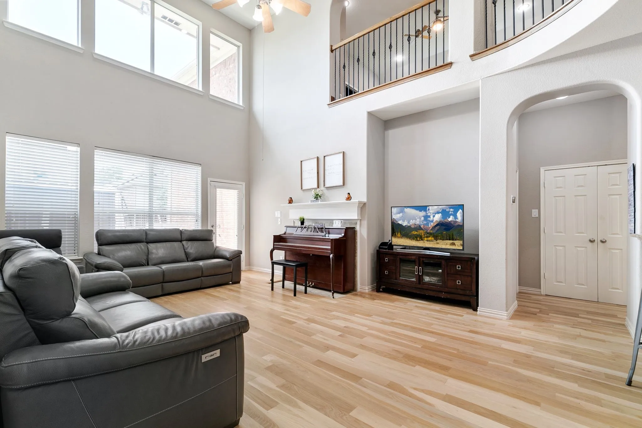 Single Family Residence For Rent in Denton County , 12415 Grayhawk Boulevard, Frisco, Texas 75033, 4 Bedroom, 4 Bathroom, 3 Garage spaces, 4,349 Sqft, built in 2006, mls#21394550, Real Estate Agent in Frisco, Homes For Rent in Denton county, Homes For Rent in Frisco, Realtor in Frisco Texas, Real Estate Brokerage Independent Realty Texas, Luminita Cordes Realtor