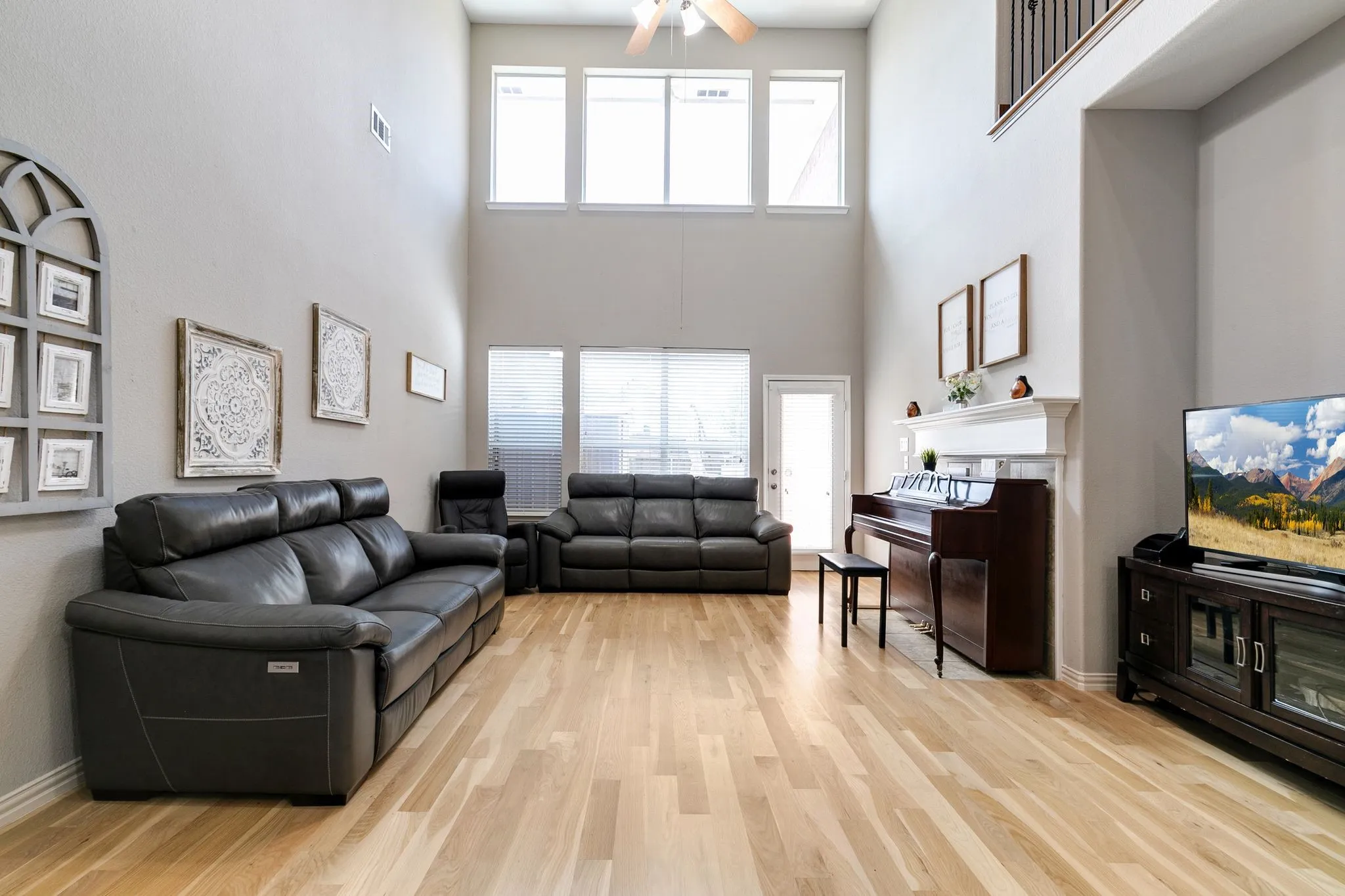 Single Family Residence For Rent in Denton County , 12415 Grayhawk Boulevard, Frisco, Texas 75033, 4 Bedroom, 4 Bathroom, 3 Garage spaces, 4,349 Sqft, built in 2006, mls#21394550, Real Estate Agent in Frisco, Homes For Rent in Denton county, Homes For Rent in Frisco, Realtor in Frisco Texas, Real Estate Brokerage Independent Realty Texas, Luminita Cordes Realtor