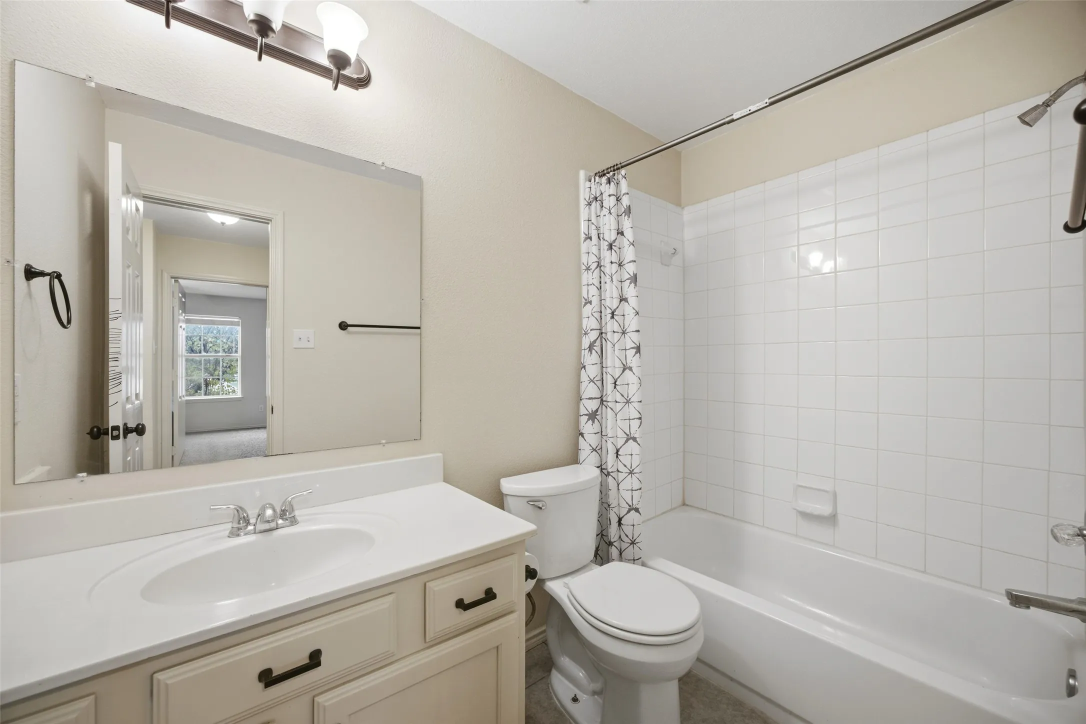 Full bathroom near bedrooms 2 and 3