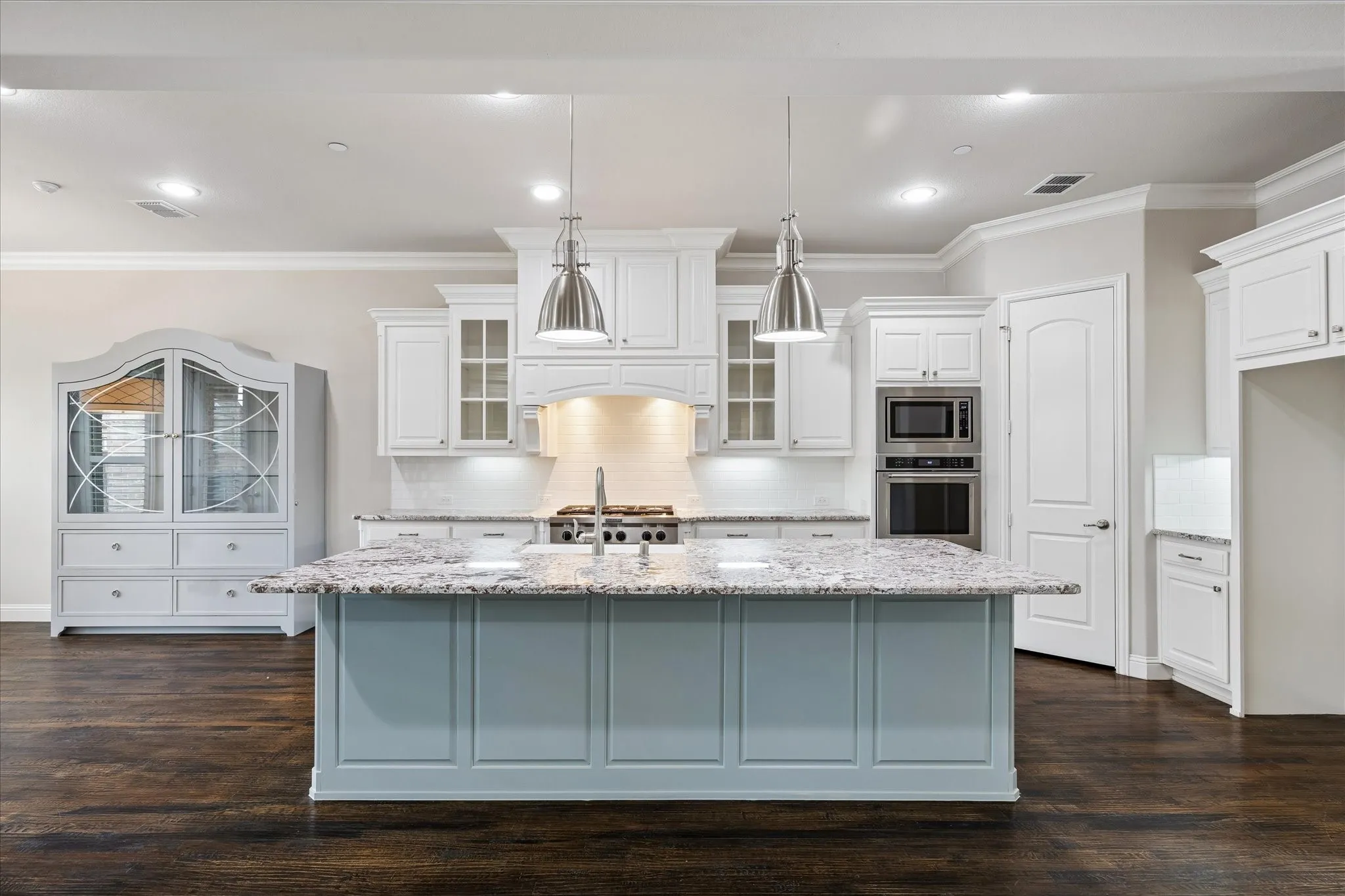 Single Family Residence For Sale in Tarrant County , 2845 Torino Trail, Keller, Texas 76248, 3 Bedroom, 3 Bathroom, 2 Garage spaces, 2,505 Sqft, built in 2015, mls#21411543, Real Estate Agent in Keller, Homes For Sale in Tarrant county, Homes For Sale in Keller, Realtor in Keller Texas, Real Estate Brokerage Independent Realty Texas, Luminita Cordes Realtor