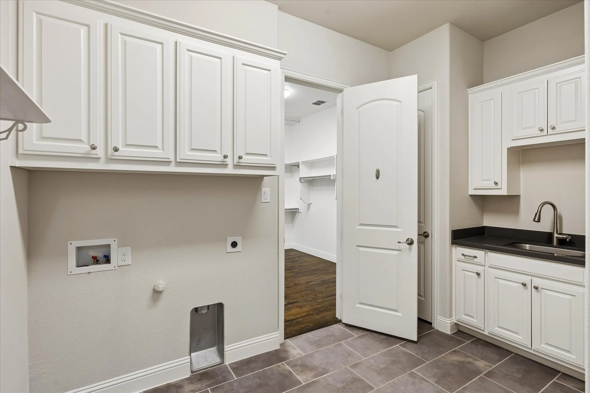 Single Family Residence For Sale in Tarrant County , 2845 Torino Trail, Keller, Texas 76248, 3 Bedroom, 3 Bathroom, 2 Garage spaces, 2,505 Sqft, built in 2015, mls#21411543, Real Estate Agent in Keller, Homes For Sale in Tarrant county, Homes For Sale in Keller, Realtor in Keller Texas, Real Estate Brokerage Independent Realty Texas, Luminita Cordes Realtor