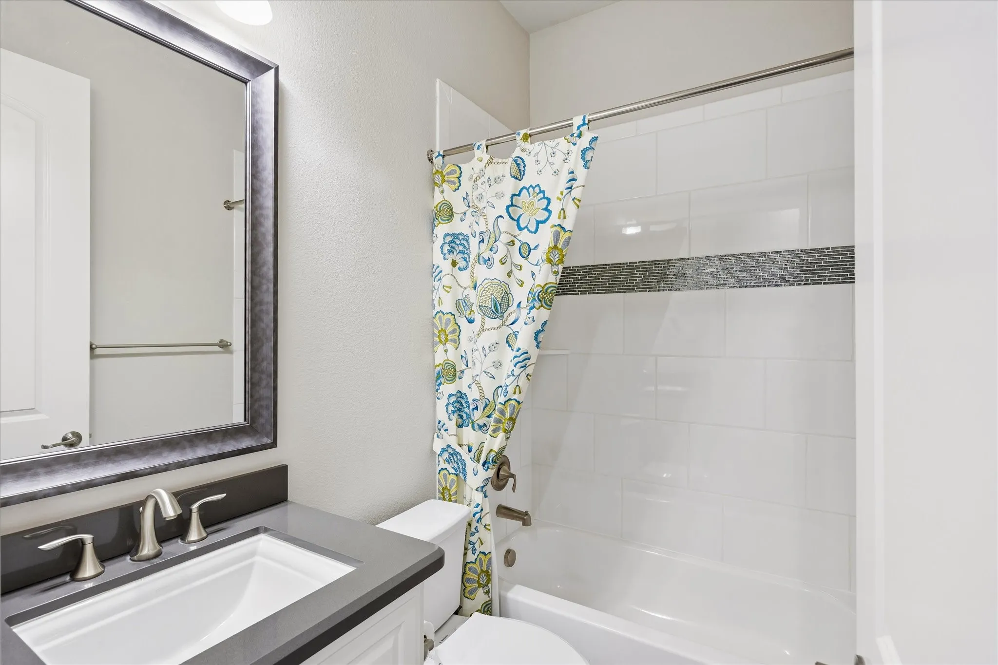 Single Family Residence For Sale in Tarrant County , 2845 Torino Trail, Keller, Texas 76248, 3 Bedroom, 3 Bathroom, 2 Garage spaces, 2,505 Sqft, built in 2015, mls#21411543, Real Estate Agent in Keller, Homes For Sale in Tarrant county, Homes For Sale in Keller, Realtor in Keller Texas, Real Estate Brokerage Independent Realty Texas, Luminita Cordes Realtor