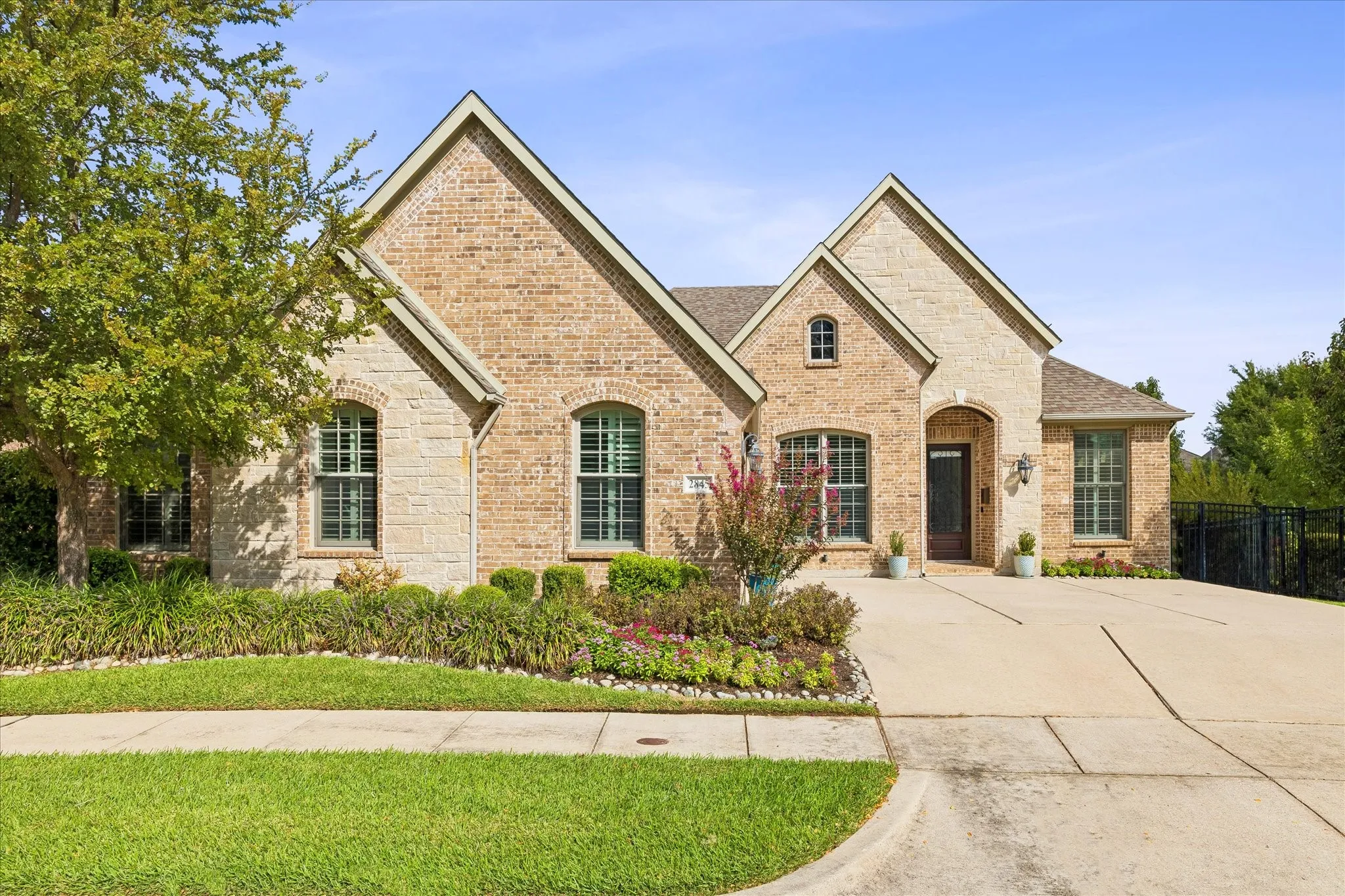 Single Family Residence For Sale in Tarrant County , 2845 Torino Trail, Keller, Texas 76248, 3 Bedroom, 3 Bathroom, 2 Garage spaces, 2,505 Sqft, built in 2015, mls#21411543, Real Estate Agent in Keller, Homes For Sale in Tarrant county, Homes For Sale in Keller, Realtor in Keller Texas, Real Estate Brokerage Independent Realty Texas, Luminita Cordes Realtor