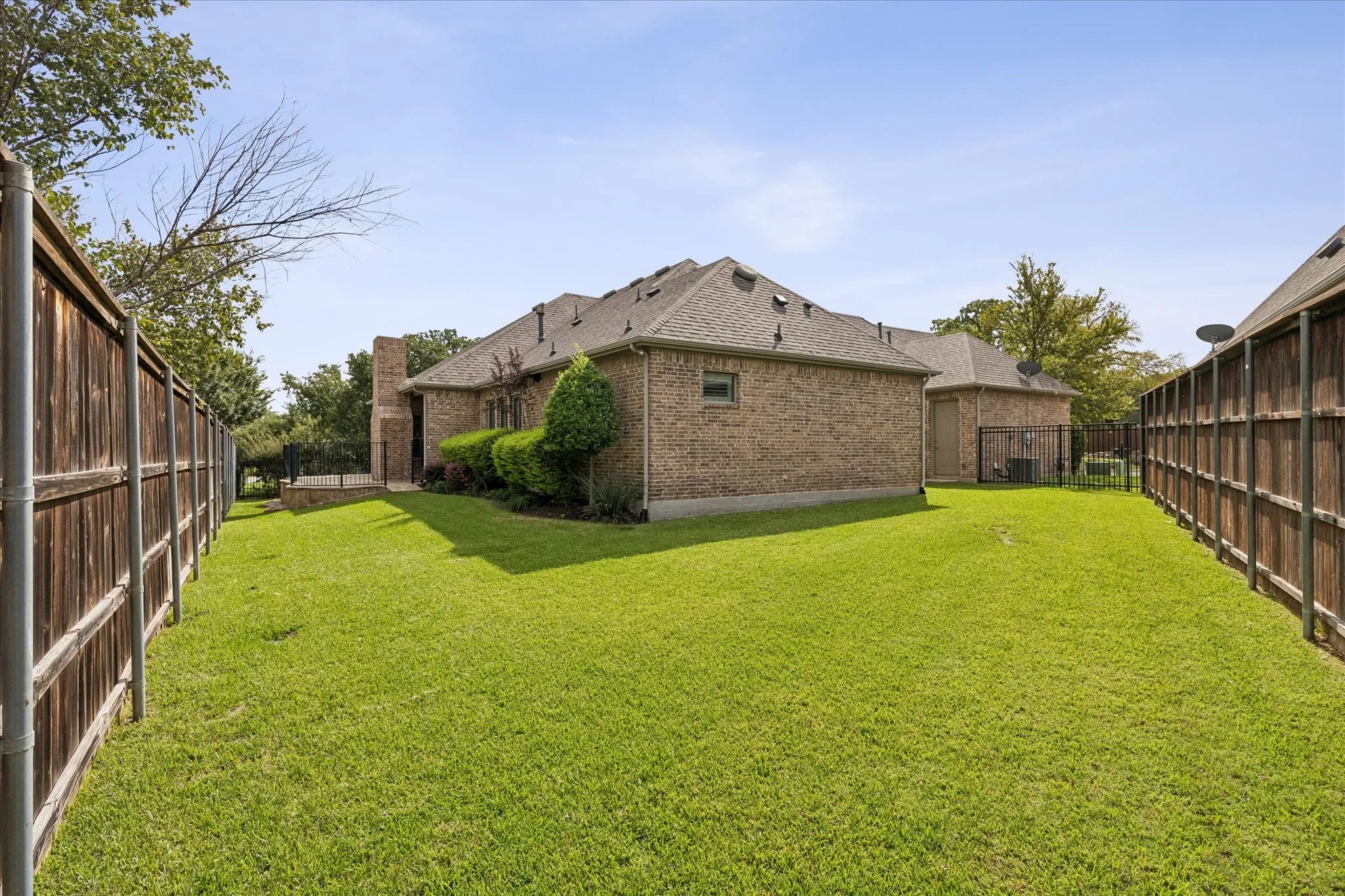 Single Family Residence For Sale in Tarrant County , 2845 Torino Trail, Keller, Texas 76248, 3 Bedroom, 3 Bathroom, 2 Garage spaces, 2,505 Sqft, built in 2015, mls#21411543, Real Estate Agent in Keller, Homes For Sale in Tarrant county, Homes For Sale in Keller, Realtor in Keller Texas, Real Estate Brokerage Independent Realty Texas, Luminita Cordes Realtor