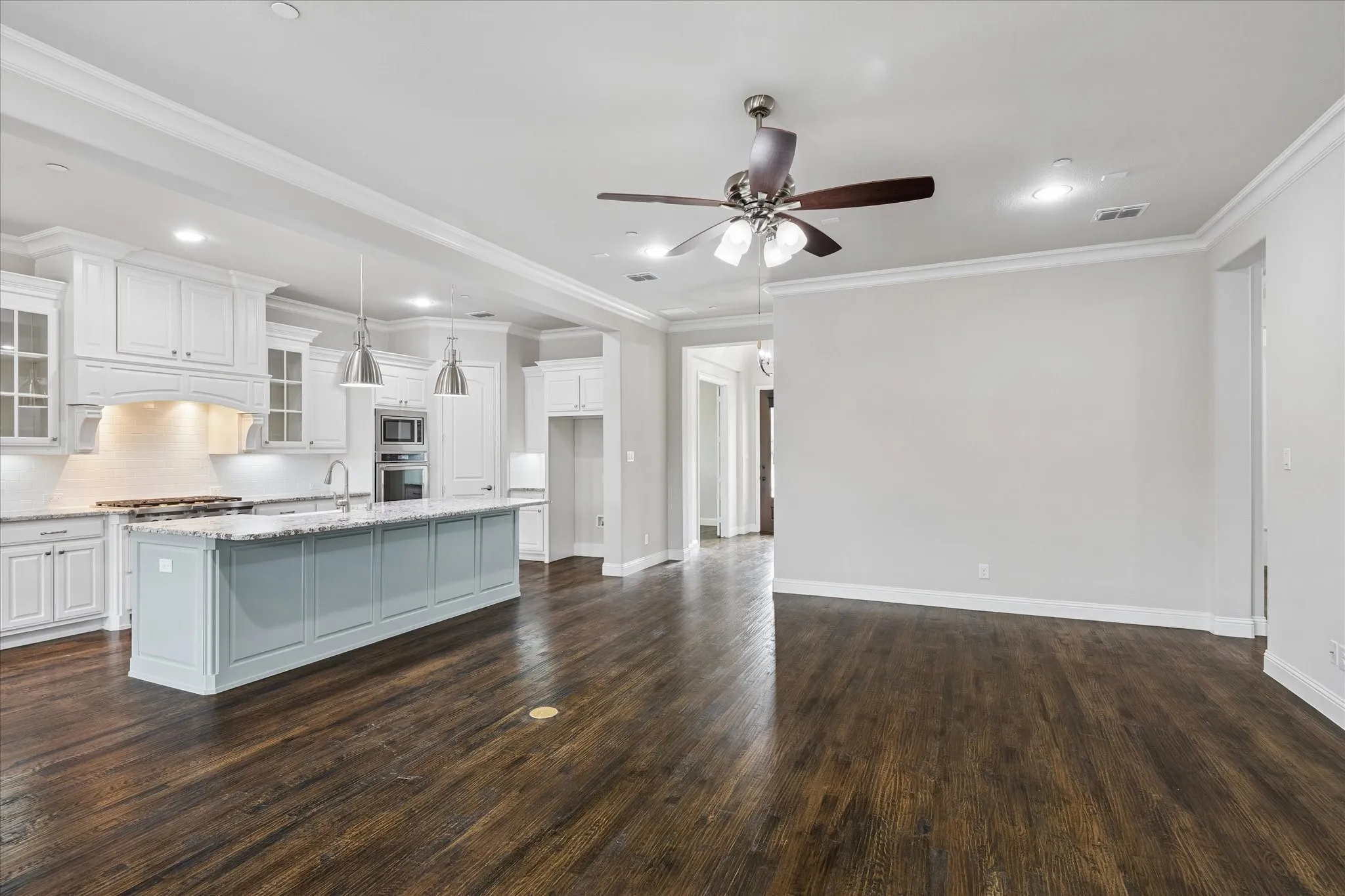 Single Family Residence For Sale in Tarrant County , 2845 Torino Trail, Keller, Texas 76248, 3 Bedroom, 3 Bathroom, 2 Garage spaces, 2,505 Sqft, built in 2015, mls#21411543, Real Estate Agent in Keller, Homes For Sale in Tarrant county, Homes For Sale in Keller, Realtor in Keller Texas, Real Estate Brokerage Independent Realty Texas, Luminita Cordes Realtor