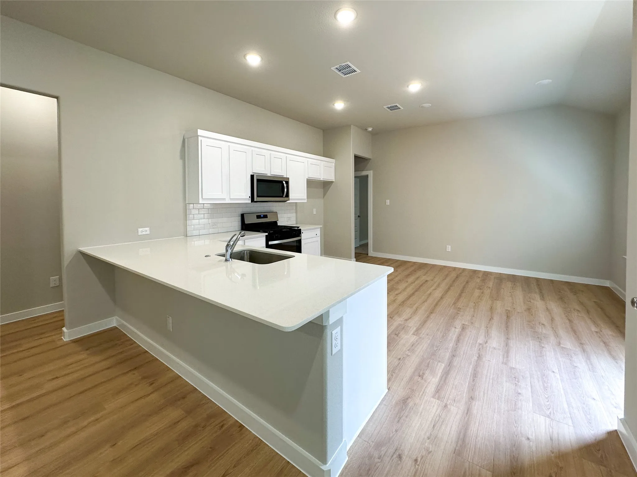 Single Family Residence For Rent in Collin County , 4917 Westhill Drive, Mc Kinney, Texas 75071, 3 Bedroom, 2 Bathroom, 2 Garage spaces, 1,599 Sqft, built in 2023, mls#21402839, Real Estate Agent in Mc Kinney, Homes For Rent in Collin county, Homes For Rent in Mc Kinney, Realtor in Mc Kinney Texas, Real Estate Brokerage Independent Realty Texas, Luminita Cordes Realtor