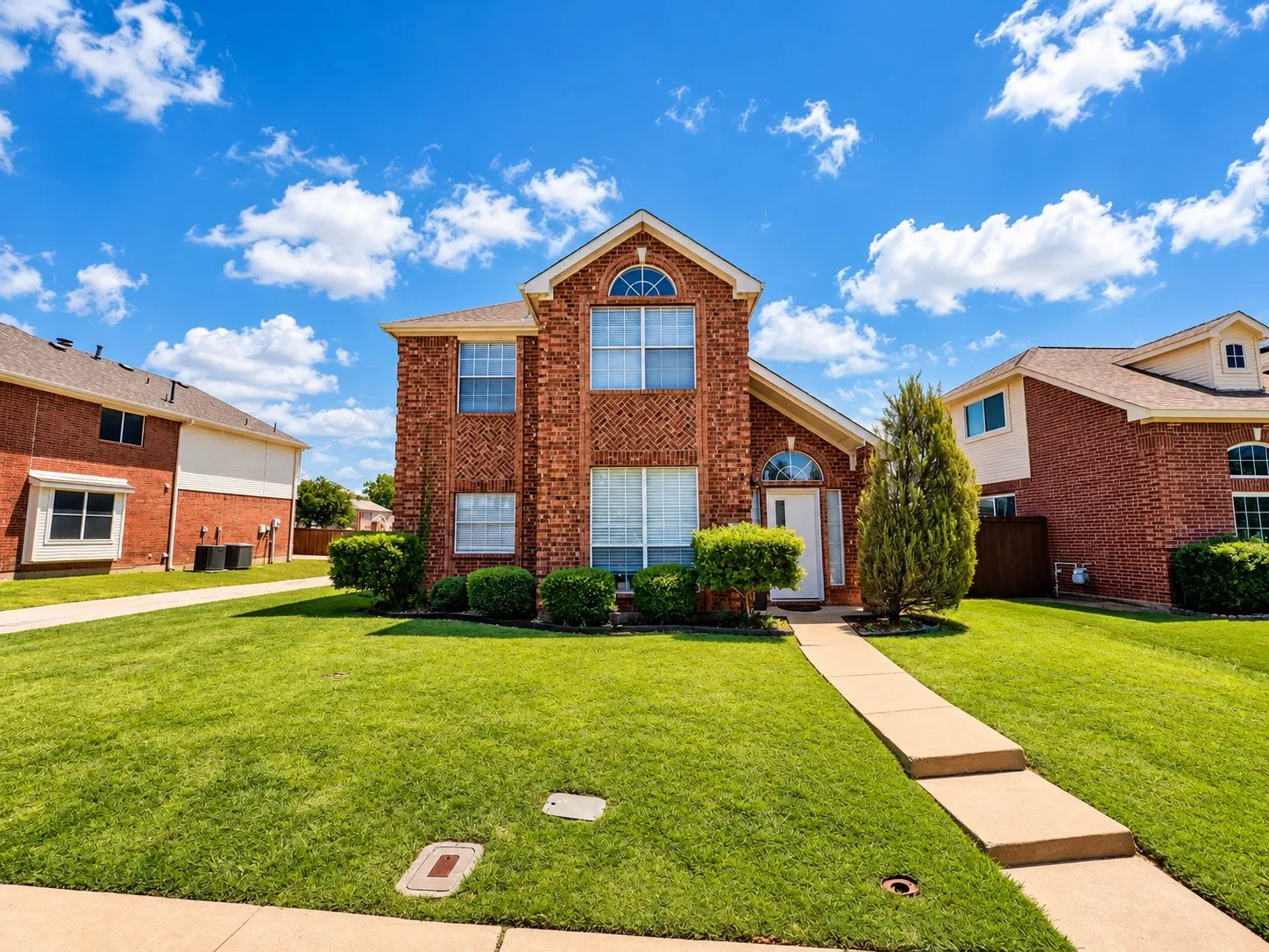Single Family Residence For Sale in Denton County , 1402 Stone Canyon Way, Lewisville, Texas 75067, 3 Bedroom, 3 Bathroom, 2 Garage spaces, 1,783 Sqft, built in 2000, mls#21411408, Real Estate Agent in Lewisville, Homes For Sale in Denton county, Homes For Sale in Lewisville, Realtor in Lewisville Texas, Real Estate Brokerage Independent Realty Texas, Luminita Cordes Realtor