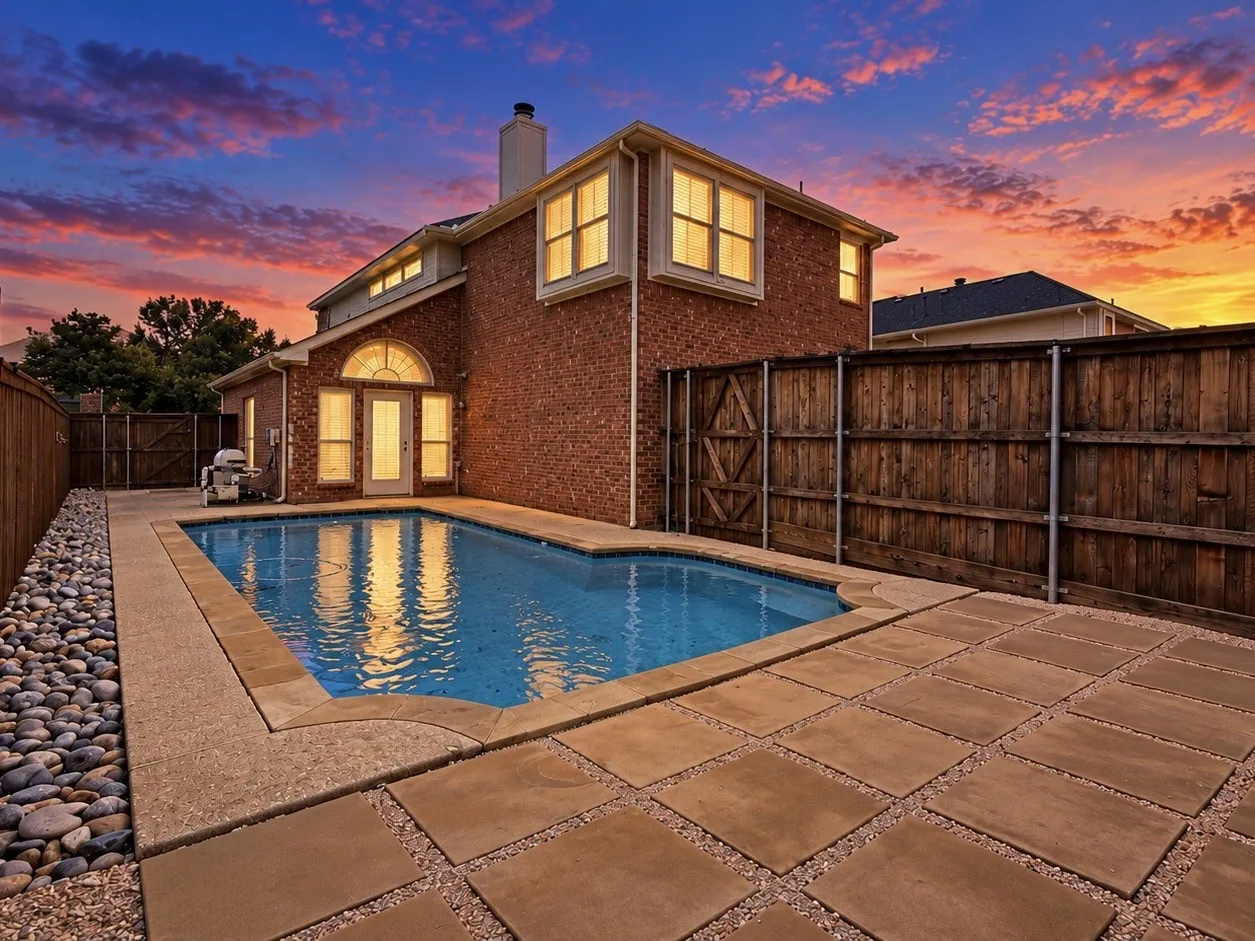 Single Family Residence For Sale in Denton County , 1402 Stone Canyon Way, Lewisville, Texas 75067, 3 Bedroom, 3 Bathroom, 2 Garage spaces, 1,783 Sqft, built in 2000, mls#21411408, Real Estate Agent in Lewisville, Homes For Sale in Denton county, Homes For Sale in Lewisville, Realtor in Lewisville Texas, Real Estate Brokerage Independent Realty Texas, Luminita Cordes Realtor