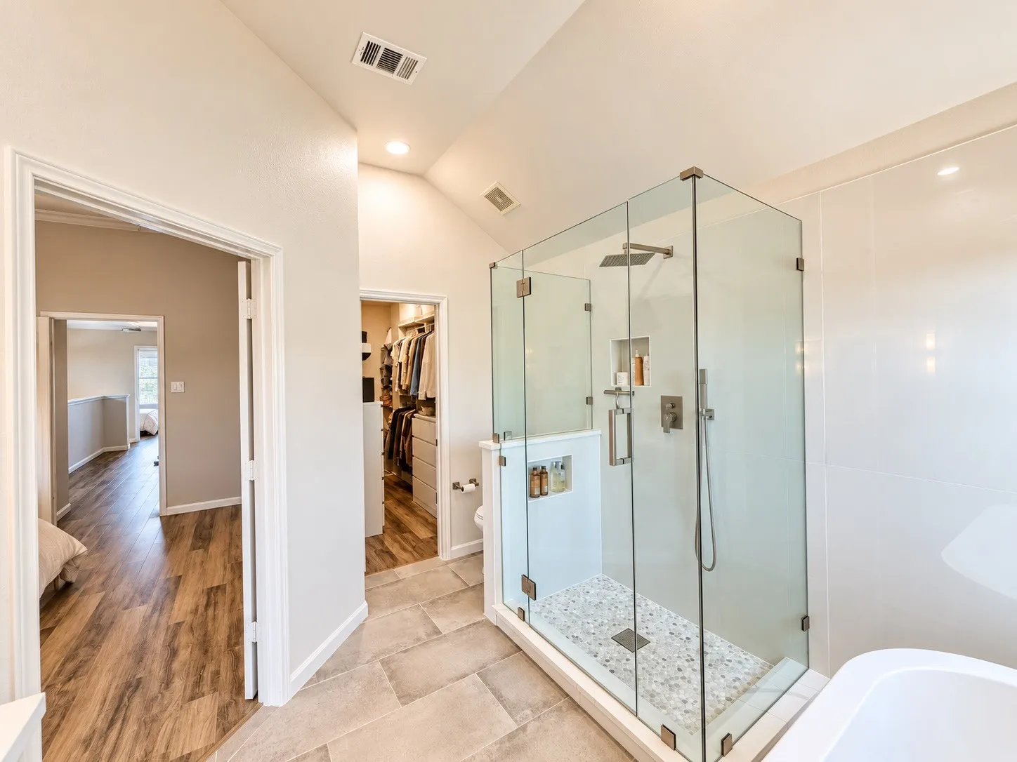 Single Family Residence For Sale in Denton County , 1402 Stone Canyon Way, Lewisville, Texas 75067, 3 Bedroom, 3 Bathroom, 2 Garage spaces, 1,783 Sqft, built in 2000, mls#21411408, Real Estate Agent in Lewisville, Homes For Sale in Denton county, Homes For Sale in Lewisville, Realtor in Lewisville Texas, Real Estate Brokerage Independent Realty Texas, Luminita Cordes Realtor