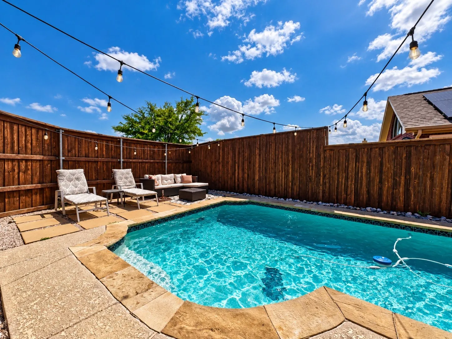 Single Family Residence For Sale in Denton County , 1402 Stone Canyon Way, Lewisville, Texas 75067, 3 Bedroom, 3 Bathroom, 2 Garage spaces, 1,783 Sqft, built in 2000, mls#21411408, Real Estate Agent in Lewisville, Homes For Sale in Denton county, Homes For Sale in Lewisville, Realtor in Lewisville Texas, Real Estate Brokerage Independent Realty Texas, Luminita Cordes Realtor