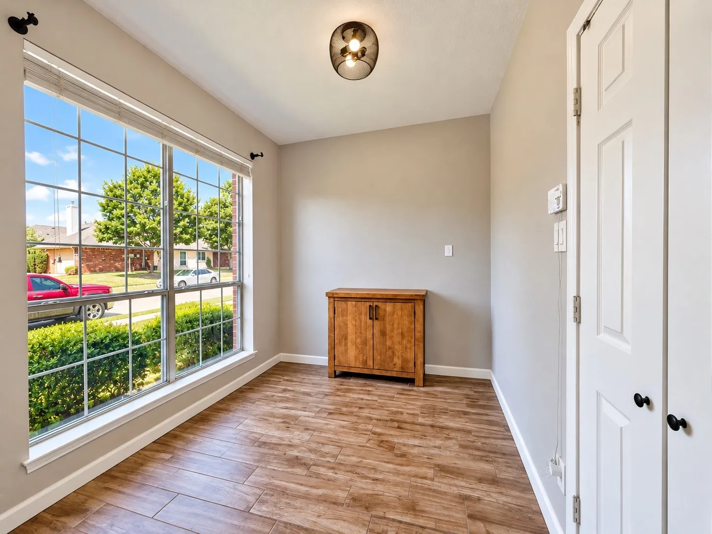 Single Family Residence For Sale in Denton County , 1402 Stone Canyon Way, Lewisville, Texas 75067, 3 Bedroom, 3 Bathroom, 2 Garage spaces, 1,783 Sqft, built in 2000, mls#21411408, Real Estate Agent in Lewisville, Homes For Sale in Denton county, Homes For Sale in Lewisville, Realtor in Lewisville Texas, Real Estate Brokerage Independent Realty Texas, Luminita Cordes Realtor