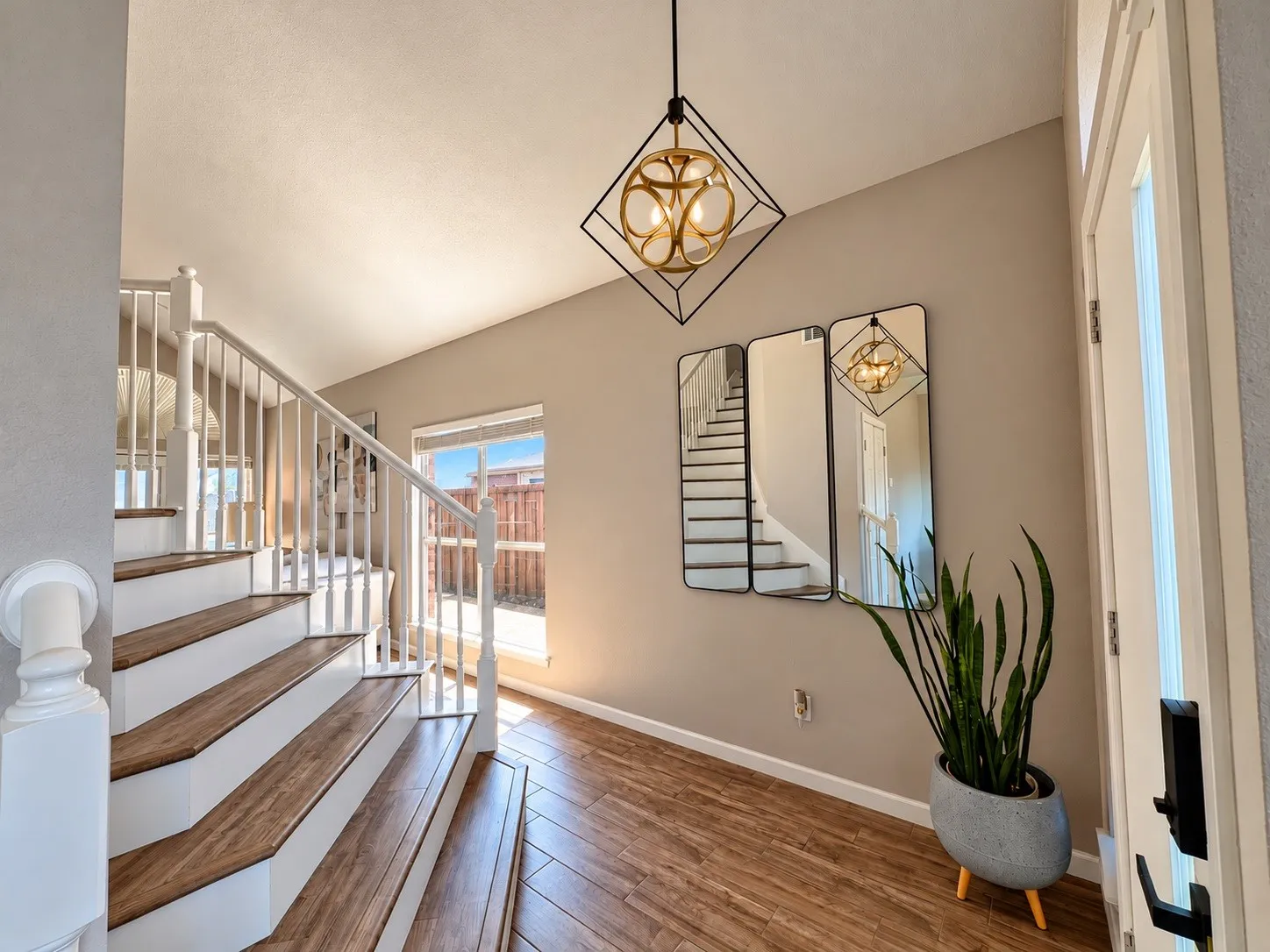 Single Family Residence For Sale in Denton County , 1402 Stone Canyon Way, Lewisville, Texas 75067, 3 Bedroom, 3 Bathroom, 2 Garage spaces, 1,783 Sqft, built in 2000, mls#21411408, Real Estate Agent in Lewisville, Homes For Sale in Denton county, Homes For Sale in Lewisville, Realtor in Lewisville Texas, Real Estate Brokerage Independent Realty Texas, Luminita Cordes Realtor
