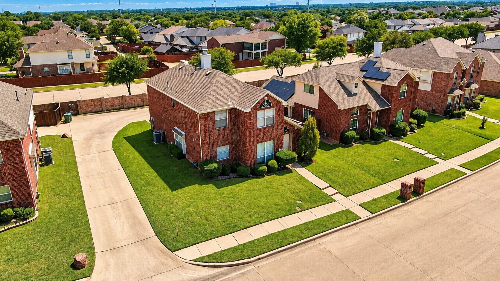 Single Family Residence For Sale in Denton County , 1402 Stone Canyon Way, Lewisville, Texas 75067, 3 Bedroom, 3 Bathroom, 2 Garage spaces, 1,783 Sqft, built in 2000, mls#21411408, Real Estate Agent in Lewisville, Homes For Sale in Denton county, Homes For Sale in Lewisville, Realtor in Lewisville Texas, Real Estate Brokerage Independent Realty Texas, Luminita Cordes Realtor