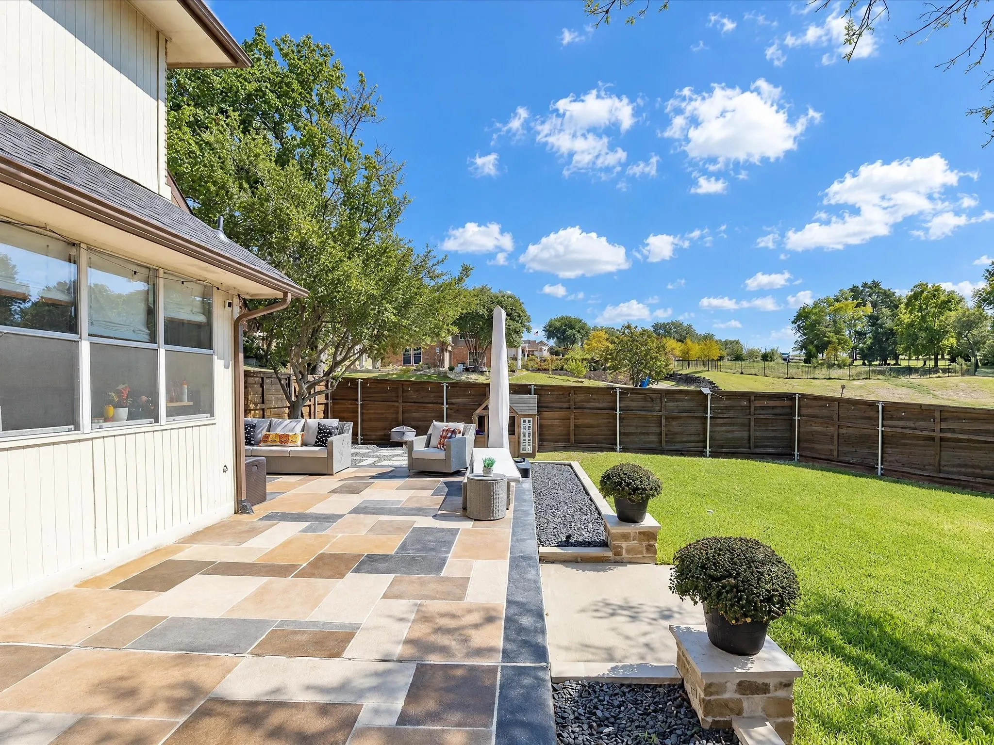 Single Family Residence For Sale in Rockwall County , 1601 N Hills Drive, Rockwall, Texas 75087, 4 Bedroom, 3 Bathroom, 2 Garage spaces, 2,579 Sqft, built in 1988, mls#21412467, Real Estate Agent in Rockwall, Homes For Sale in Rockwall county, Homes For Sale in Rockwall, Realtor in Rockwall Texas, Real Estate Brokerage Independent Realty Texas, Luminita Cordes Realtor