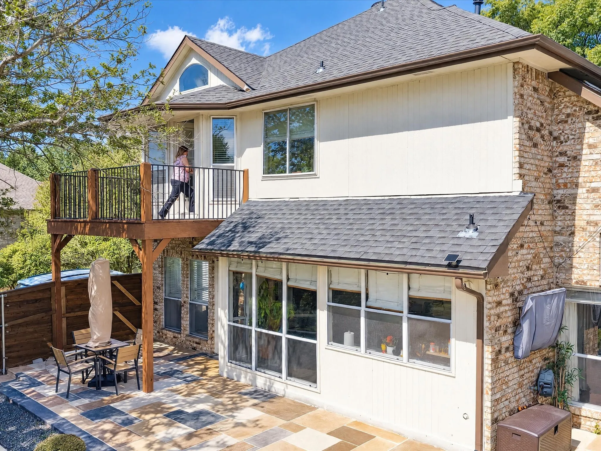 Single Family Residence For Sale in Rockwall County , 1601 N Hills Drive, Rockwall, Texas 75087, 4 Bedroom, 3 Bathroom, 2 Garage spaces, 2,579 Sqft, built in 1988, mls#21412467, Real Estate Agent in Rockwall, Homes For Sale in Rockwall county, Homes For Sale in Rockwall, Realtor in Rockwall Texas, Real Estate Brokerage Independent Realty Texas, Luminita Cordes Realtor