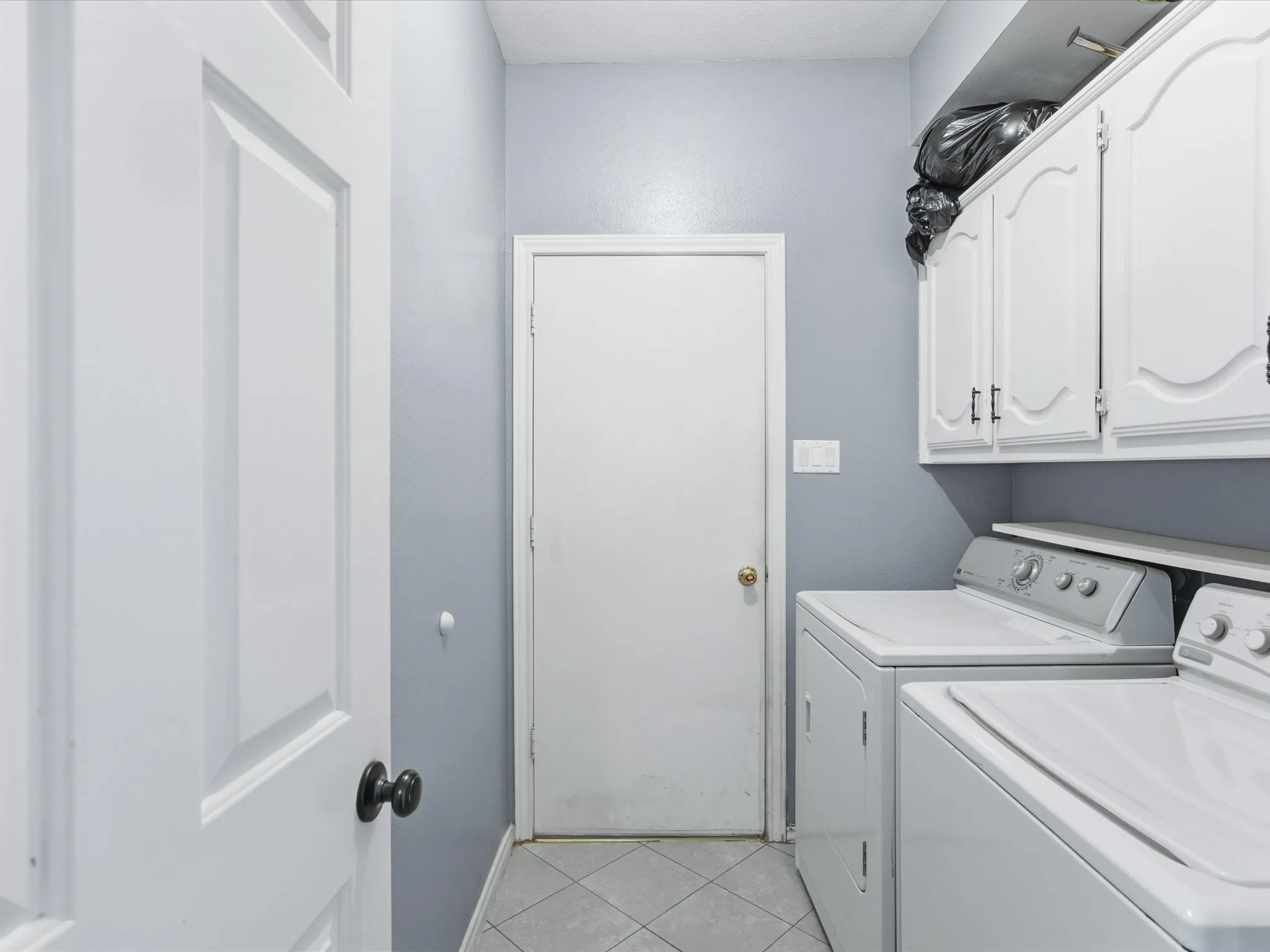 Single Family Residence For Sale in Rockwall County , 1601 N Hills Drive, Rockwall, Texas 75087, 4 Bedroom, 3 Bathroom, 2 Garage spaces, 2,579 Sqft, built in 1988, mls#21412467, Real Estate Agent in Rockwall, Homes For Sale in Rockwall county, Homes For Sale in Rockwall, Realtor in Rockwall Texas, Real Estate Brokerage Independent Realty Texas, Luminita Cordes Realtor
