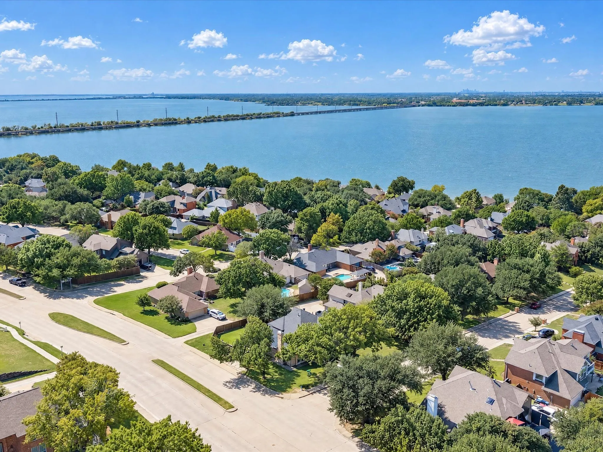 Single Family Residence For Sale in Rockwall County , 1601 N Hills Drive, Rockwall, Texas 75087, 4 Bedroom, 3 Bathroom, 2 Garage spaces, 2,579 Sqft, built in 1988, mls#21412467, Real Estate Agent in Rockwall, Homes For Sale in Rockwall county, Homes For Sale in Rockwall, Realtor in Rockwall Texas, Real Estate Brokerage Independent Realty Texas, Luminita Cordes Realtor