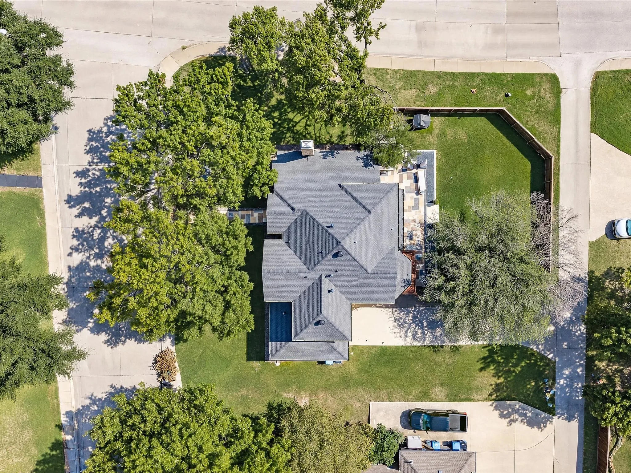 Single Family Residence For Sale in Rockwall County , 1601 N Hills Drive, Rockwall, Texas 75087, 4 Bedroom, 3 Bathroom, 2 Garage spaces, 2,579 Sqft, built in 1988, mls#21412467, Real Estate Agent in Rockwall, Homes For Sale in Rockwall county, Homes For Sale in Rockwall, Realtor in Rockwall Texas, Real Estate Brokerage Independent Realty Texas, Luminita Cordes Realtor