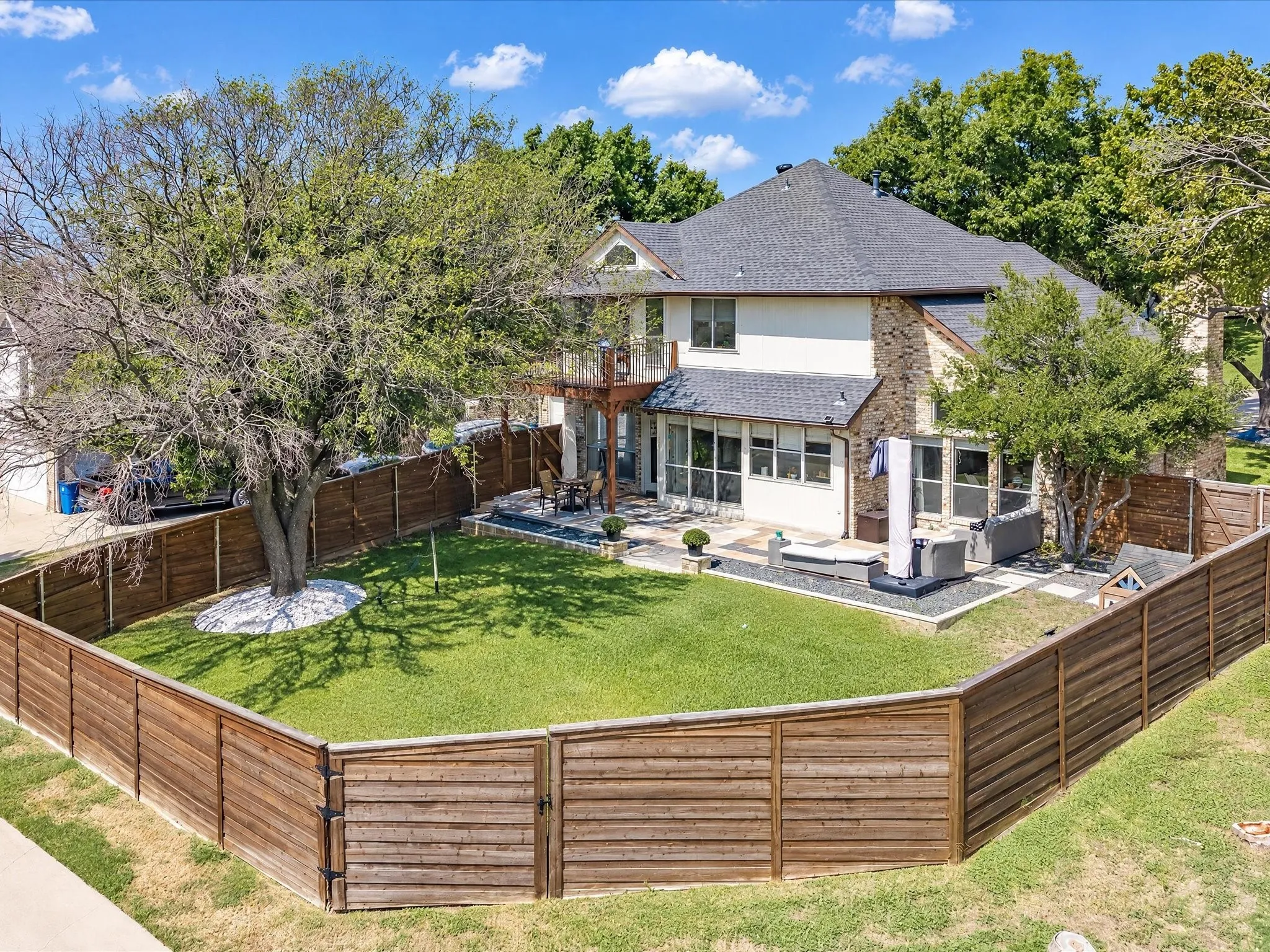 Single Family Residence For Sale in Rockwall County , 1601 N Hills Drive, Rockwall, Texas 75087, 4 Bedroom, 3 Bathroom, 2 Garage spaces, 2,579 Sqft, built in 1988, mls#21412467, Real Estate Agent in Rockwall, Homes For Sale in Rockwall county, Homes For Sale in Rockwall, Realtor in Rockwall Texas, Real Estate Brokerage Independent Realty Texas, Luminita Cordes Realtor