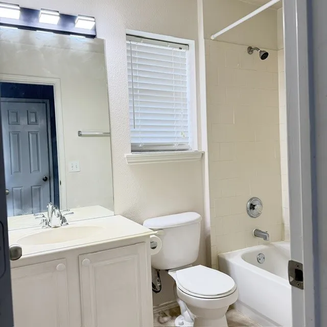 Single Family Residence For Rent in Collin County , 7198 Richmond Drive, Frisco, Texas 75035, 3 Bedroom, 3 Bathroom, 2 Garage spaces, 1,941 Sqft, built in 2002, mls#21412504, Real Estate Agent in Frisco, Homes For Rent in Collin county, Homes For Rent in Frisco, Realtor in Frisco Texas, Real Estate Brokerage Independent Realty Texas, Luminita Cordes Realtor