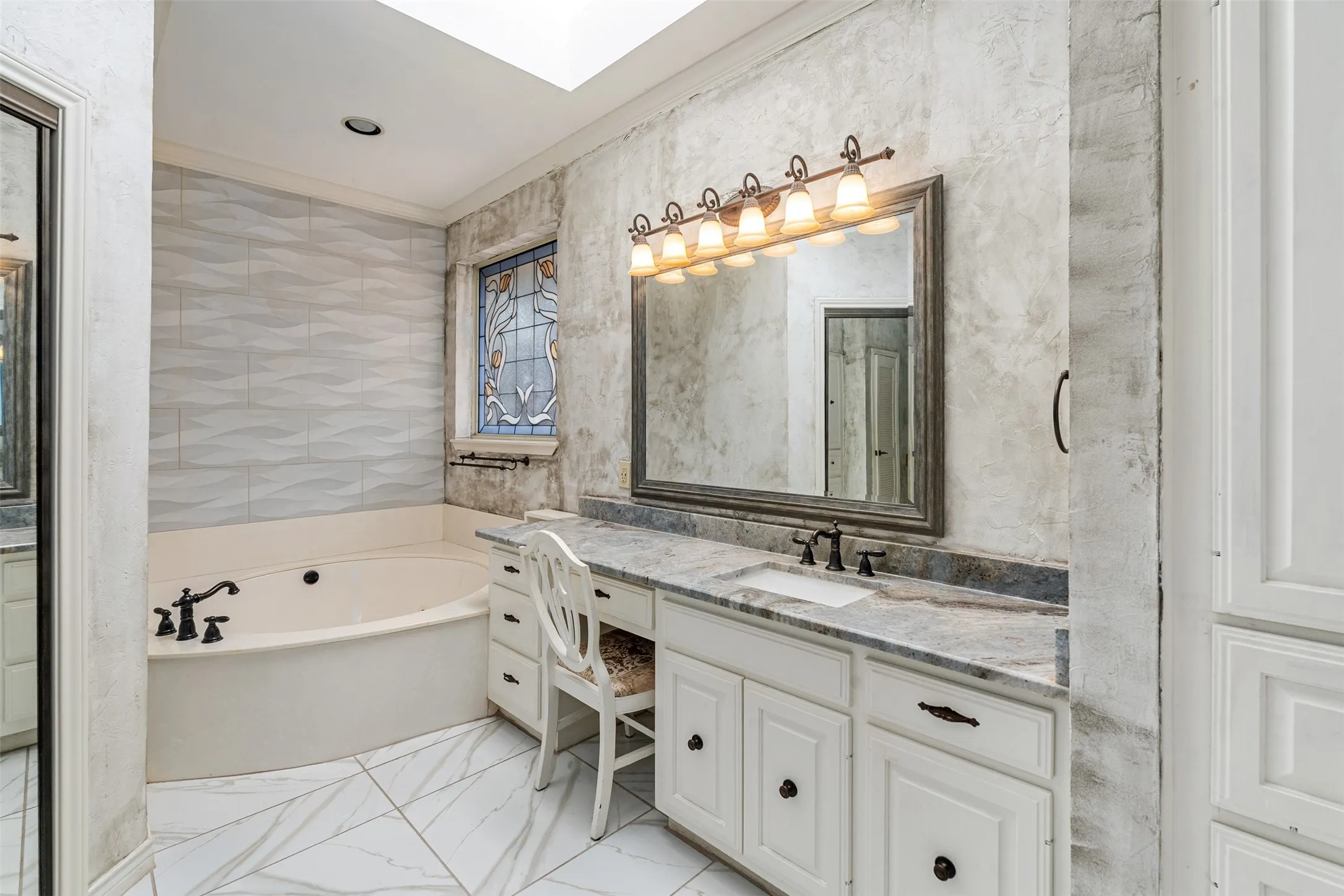 Single Family Residence For Sale in Collin County , 3301 Terry Drive, Plano, Texas 75023, 5 Bedroom, 5 Bathroom, 3 Garage spaces, 4,099 Sqft, built in 1987, mls#21410908, Real Estate Agent in Plano, Homes For Sale in Collin county, Homes For Sale in Plano, Realtor in Plano Texas, Real Estate Brokerage Independent Realty Texas, Luminita Cordes Realtor