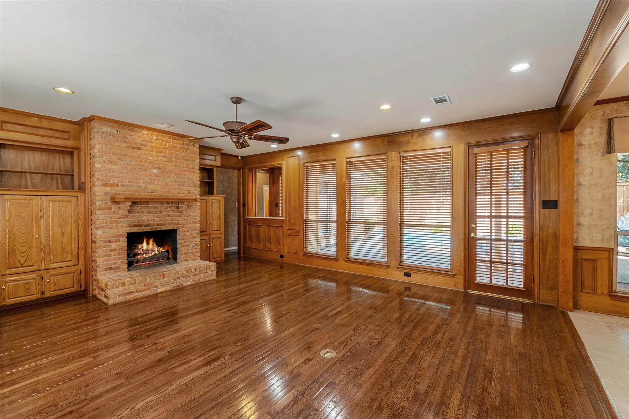 Single Family Residence For Sale in Collin County , 3301 Terry Drive, Plano, Texas 75023, 5 Bedroom, 5 Bathroom, 3 Garage spaces, 4,099 Sqft, built in 1987, mls#21410908, Real Estate Agent in Plano, Homes For Sale in Collin county, Homes For Sale in Plano, Realtor in Plano Texas, Real Estate Brokerage Independent Realty Texas, Luminita Cordes Realtor