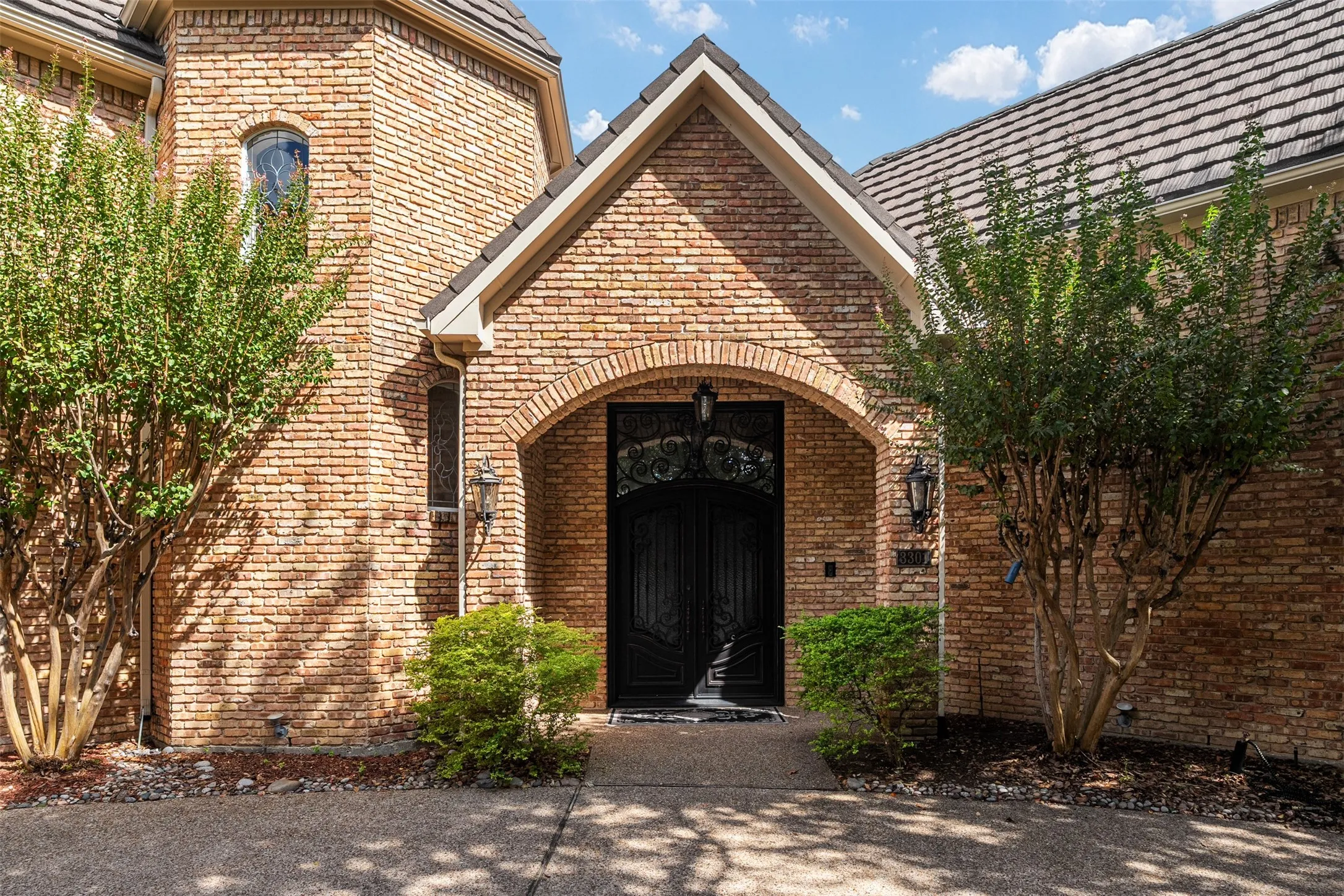 Single Family Residence For Sale in Collin County , 3301 Terry Drive, Plano, Texas 75023, 5 Bedroom, 5 Bathroom, 3 Garage spaces, 4,099 Sqft, built in 1987, mls#21410908, Real Estate Agent in Plano, Homes For Sale in Collin county, Homes For Sale in Plano, Realtor in Plano Texas, Real Estate Brokerage Independent Realty Texas, Luminita Cordes Realtor