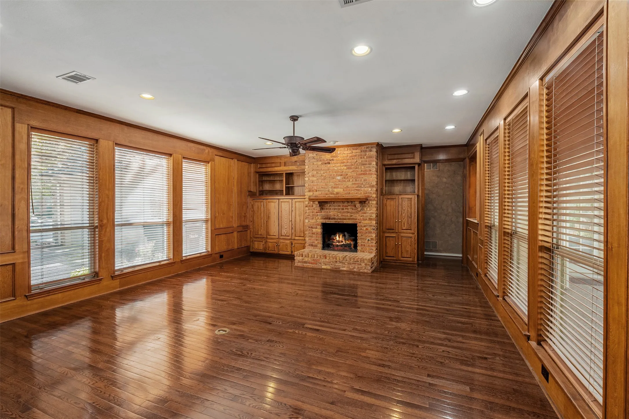 Single Family Residence For Sale in Collin County , 3301 Terry Drive, Plano, Texas 75023, 5 Bedroom, 5 Bathroom, 3 Garage spaces, 4,099 Sqft, built in 1987, mls#21410908, Real Estate Agent in Plano, Homes For Sale in Collin county, Homes For Sale in Plano, Realtor in Plano Texas, Real Estate Brokerage Independent Realty Texas, Luminita Cordes Realtor
