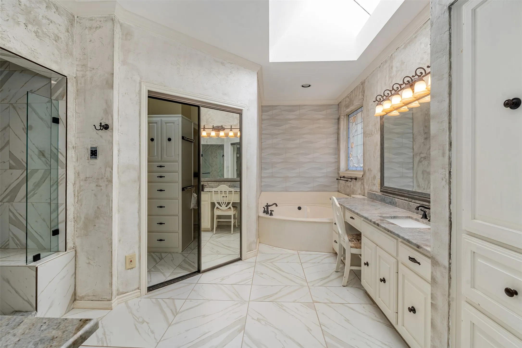 Single Family Residence For Sale in Collin County , 3301 Terry Drive, Plano, Texas 75023, 5 Bedroom, 5 Bathroom, 3 Garage spaces, 4,099 Sqft, built in 1987, mls#21410908, Real Estate Agent in Plano, Homes For Sale in Collin county, Homes For Sale in Plano, Realtor in Plano Texas, Real Estate Brokerage Independent Realty Texas, Luminita Cordes Realtor