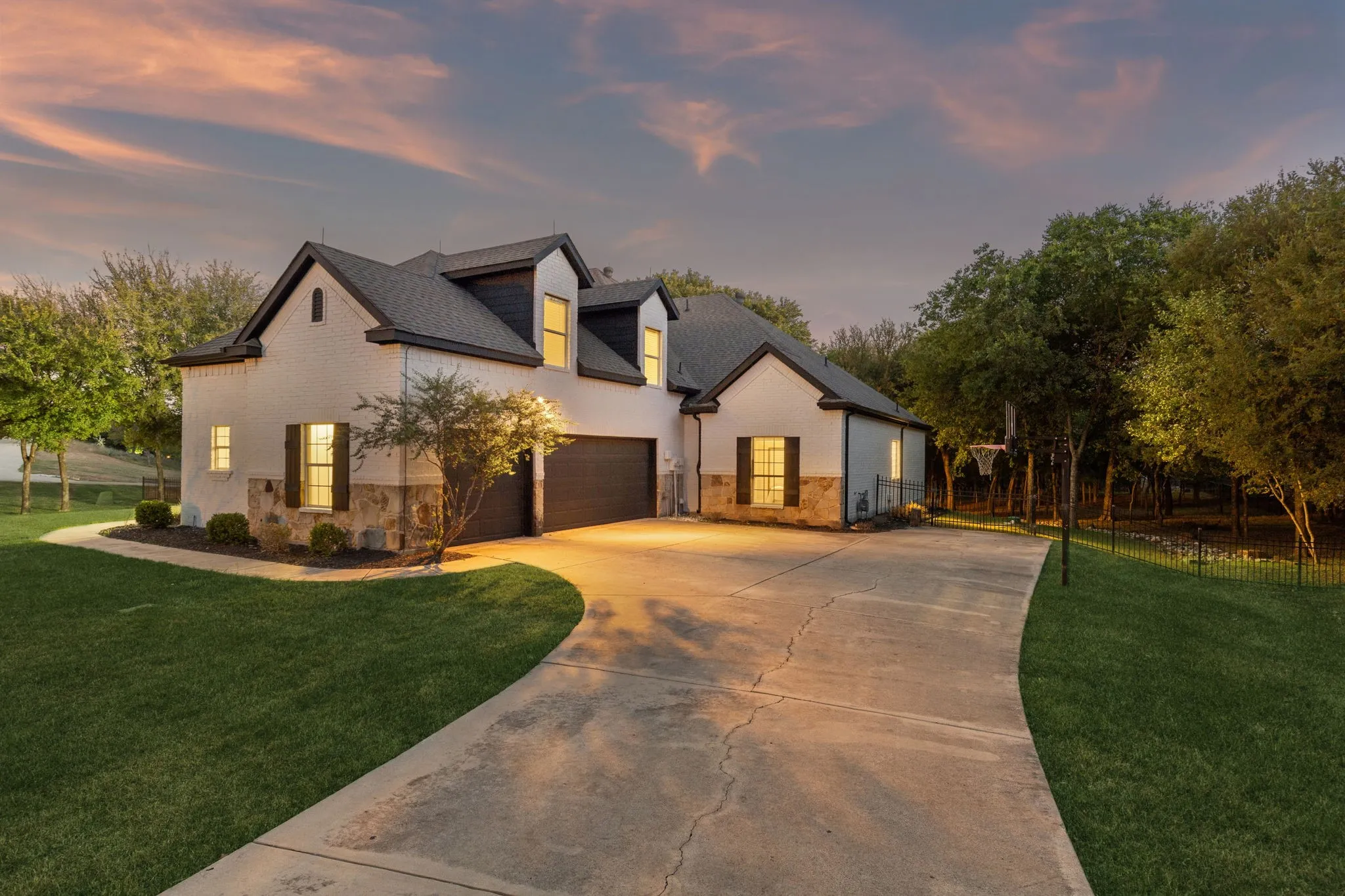 Single Family Residence For Sale in Parker County , 101 Deer Crossing Way, Azle, Texas 76020, 6 Bedroom, 4 Bathroom, 3 Garage spaces, 4,065 Sqft, built in 2006, mls#21412441, Real Estate Agent in Azle, Homes For Sale in Parker county, Homes For Sale in Azle, Realtor in Azle Texas, Real Estate Brokerage Independent Realty Texas, Luminita Cordes Realtor