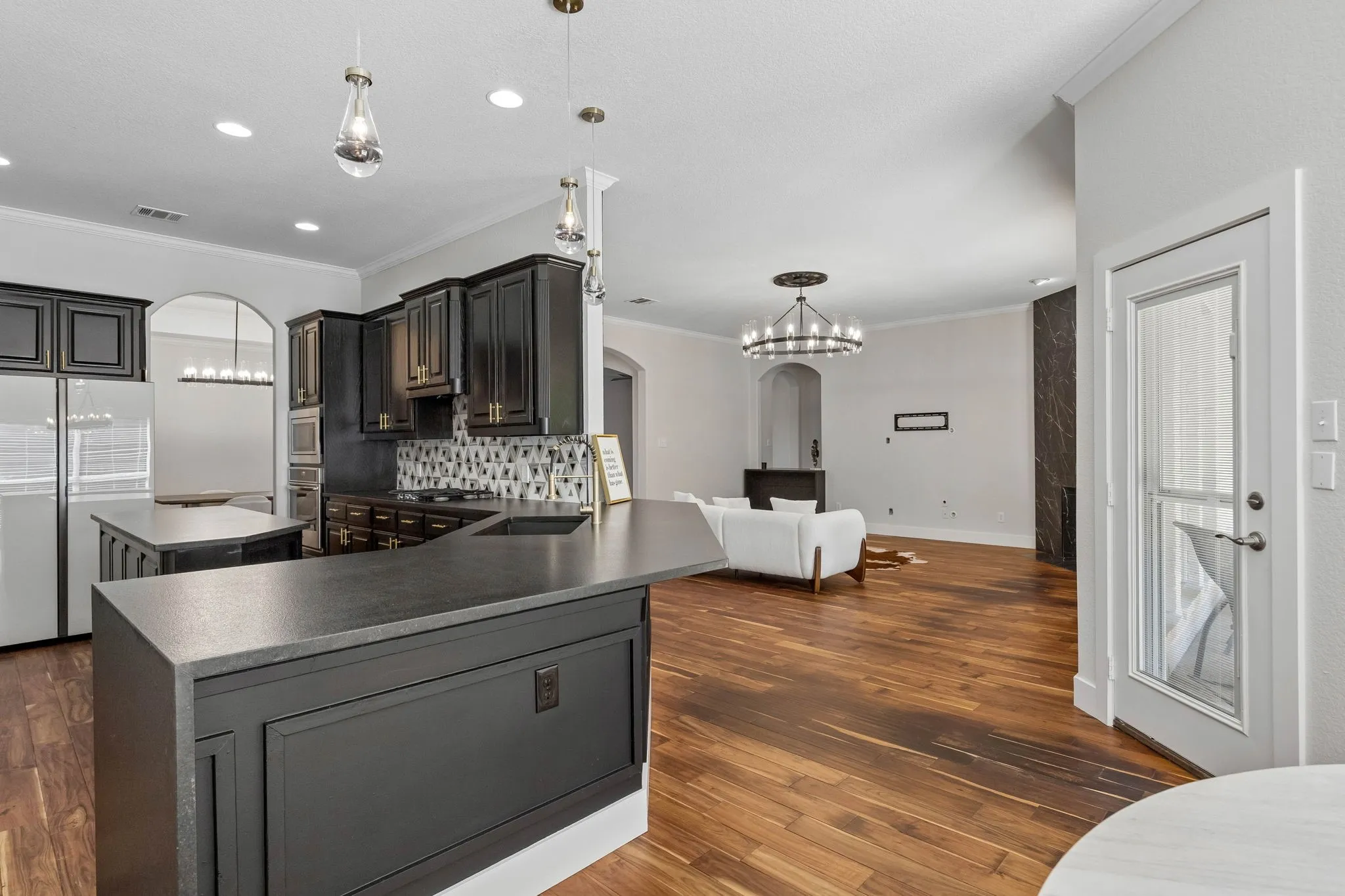 Single Family Residence For Sale in Parker County , 101 Deer Crossing Way, Azle, Texas 76020, 6 Bedroom, 4 Bathroom, 3 Garage spaces, 4,065 Sqft, built in 2006, mls#21412441, Real Estate Agent in Azle, Homes For Sale in Parker county, Homes For Sale in Azle, Realtor in Azle Texas, Real Estate Brokerage Independent Realty Texas, Luminita Cordes Realtor