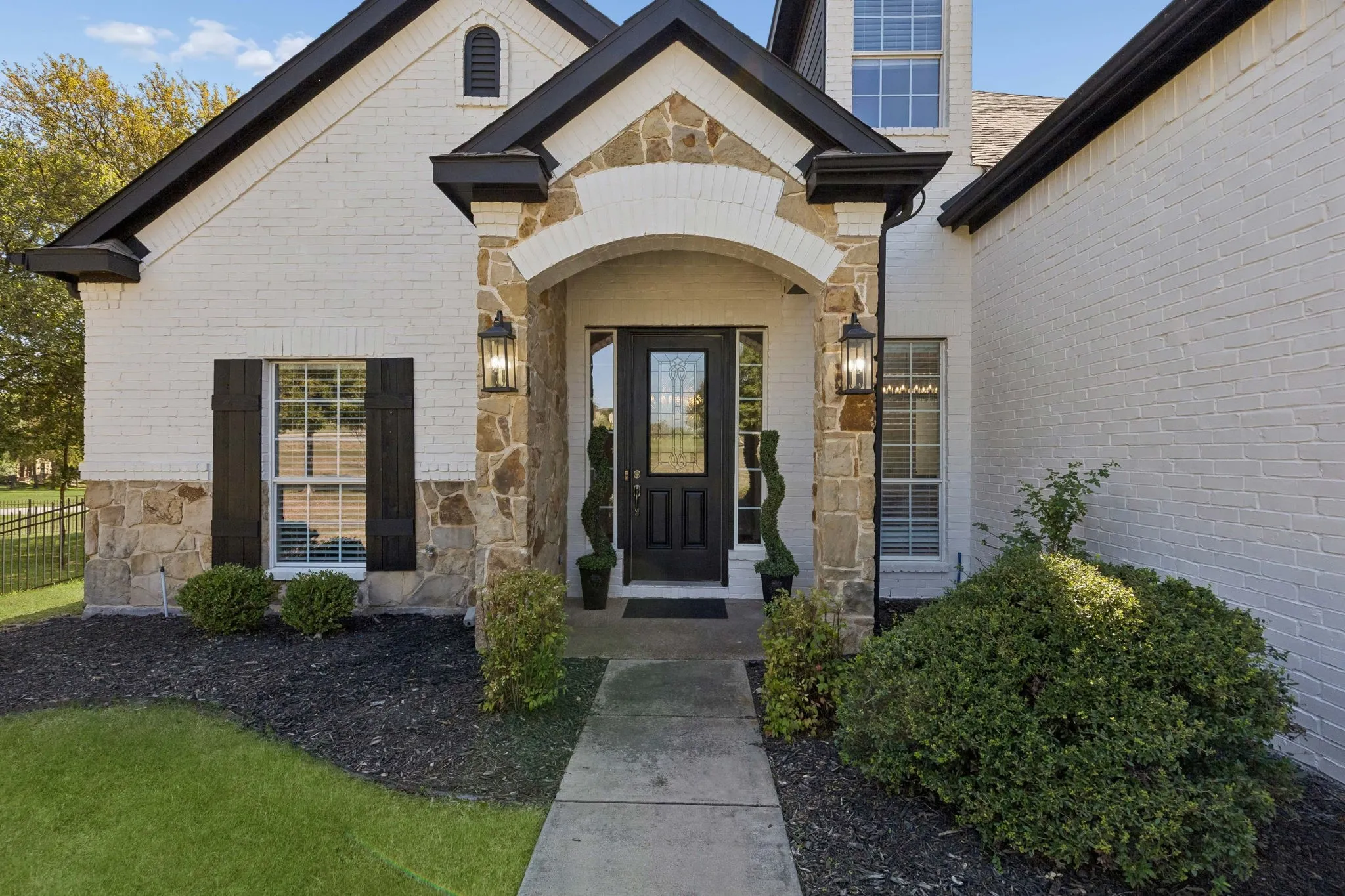 Single Family Residence For Sale in Parker County , 101 Deer Crossing Way, Azle, Texas 76020, 6 Bedroom, 4 Bathroom, 3 Garage spaces, 4,065 Sqft, built in 2006, mls#21412441, Real Estate Agent in Azle, Homes For Sale in Parker county, Homes For Sale in Azle, Realtor in Azle Texas, Real Estate Brokerage Independent Realty Texas, Luminita Cordes Realtor