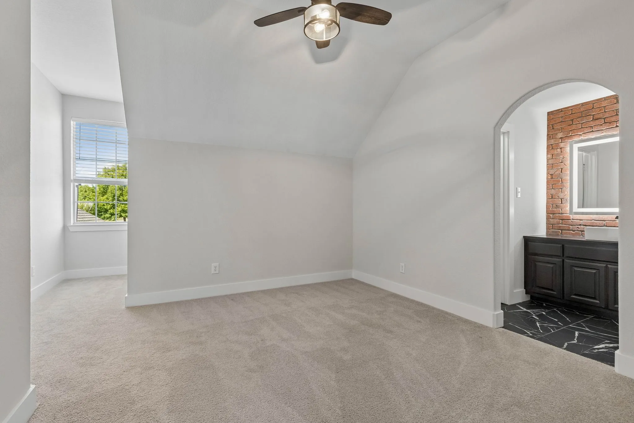 Single Family Residence For Sale in Parker County , 101 Deer Crossing Way, Azle, Texas 76020, 6 Bedroom, 4 Bathroom, 3 Garage spaces, 4,065 Sqft, built in 2006, mls#21412441, Real Estate Agent in Azle, Homes For Sale in Parker county, Homes For Sale in Azle, Realtor in Azle Texas, Real Estate Brokerage Independent Realty Texas, Luminita Cordes Realtor