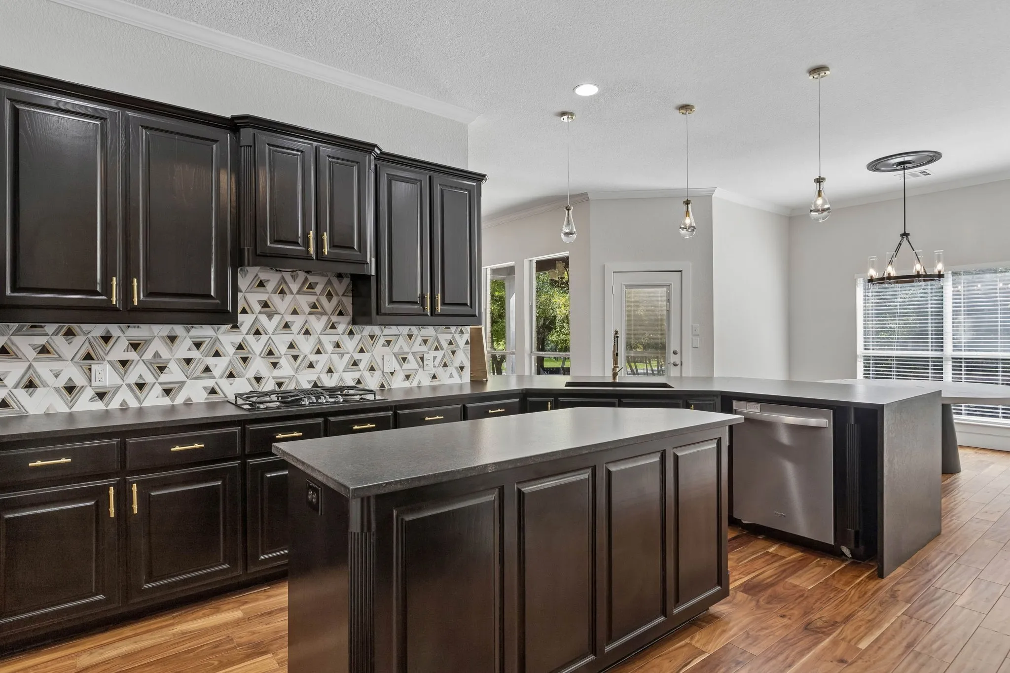 Single Family Residence For Sale in Parker County , 101 Deer Crossing Way, Azle, Texas 76020, 6 Bedroom, 4 Bathroom, 3 Garage spaces, 4,065 Sqft, built in 2006, mls#21412441, Real Estate Agent in Azle, Homes For Sale in Parker county, Homes For Sale in Azle, Realtor in Azle Texas, Real Estate Brokerage Independent Realty Texas, Luminita Cordes Realtor
