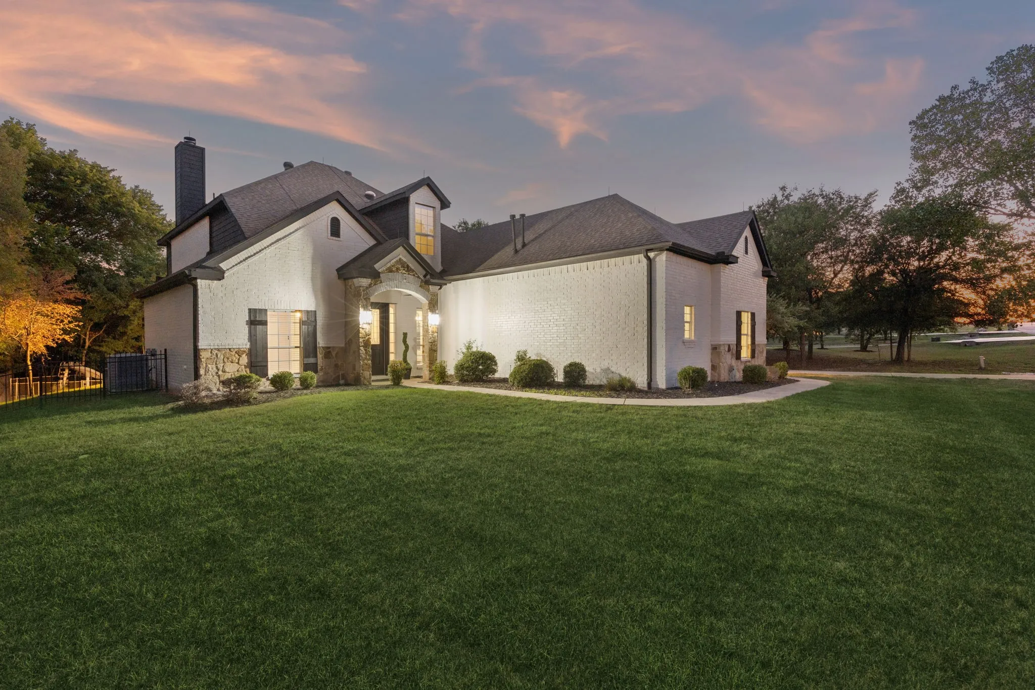Single Family Residence For Sale in Parker County , 101 Deer Crossing Way, Azle, Texas 76020, 6 Bedroom, 4 Bathroom, 3 Garage spaces, 4,065 Sqft, built in 2006, mls#21412441, Real Estate Agent in Azle, Homes For Sale in Parker county, Homes For Sale in Azle, Realtor in Azle Texas, Real Estate Brokerage Independent Realty Texas, Luminita Cordes Realtor