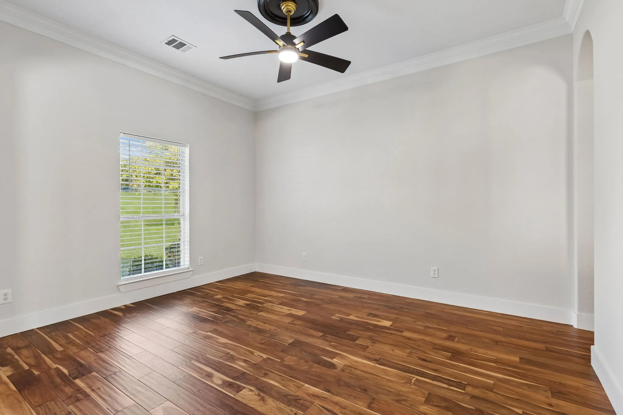 Single Family Residence For Sale in Parker County , 101 Deer Crossing Way, Azle, Texas 76020, 6 Bedroom, 4 Bathroom, 3 Garage spaces, 4,065 Sqft, built in 2006, mls#21412441, Real Estate Agent in Azle, Homes For Sale in Parker county, Homes For Sale in Azle, Realtor in Azle Texas, Real Estate Brokerage Independent Realty Texas, Luminita Cordes Realtor