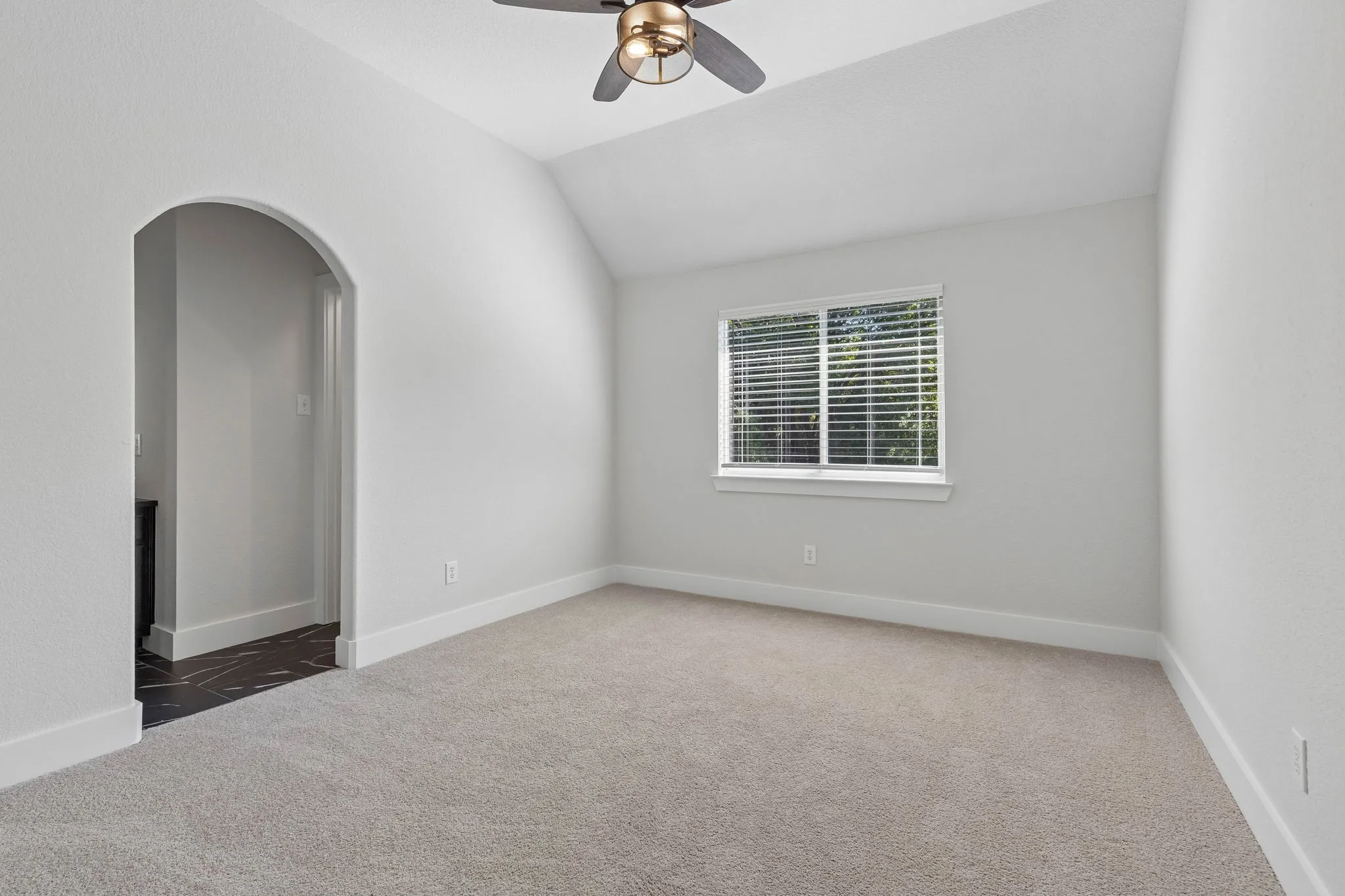 Single Family Residence For Sale in Parker County , 101 Deer Crossing Way, Azle, Texas 76020, 6 Bedroom, 4 Bathroom, 3 Garage spaces, 4,065 Sqft, built in 2006, mls#21412441, Real Estate Agent in Azle, Homes For Sale in Parker county, Homes For Sale in Azle, Realtor in Azle Texas, Real Estate Brokerage Independent Realty Texas, Luminita Cordes Realtor